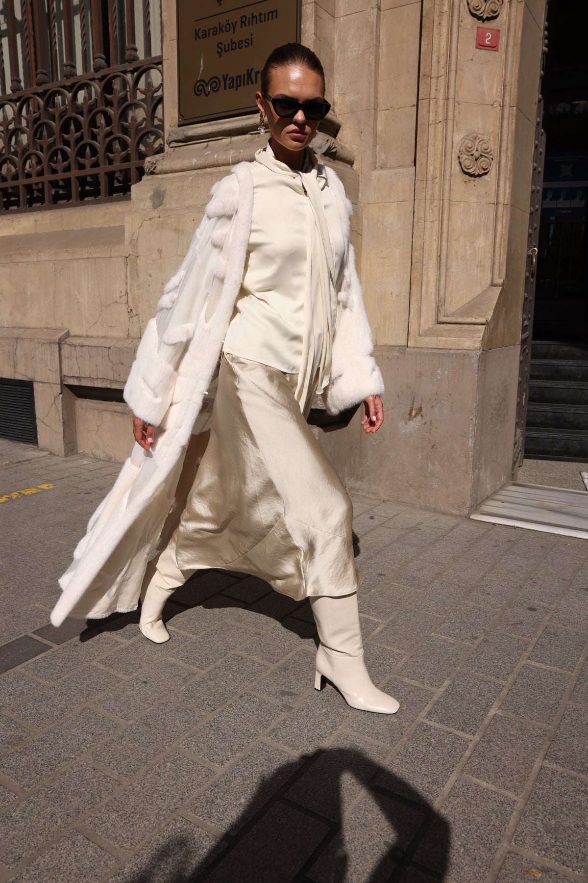 WHITE ELEGANT DESIGN CHIFFON MINK FUR -BJR 24