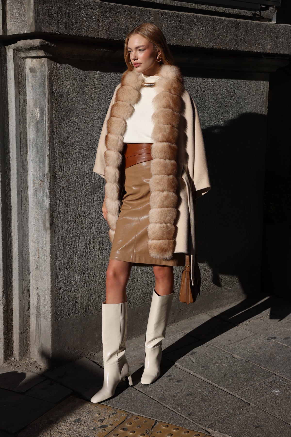 BEIGE ELEGANCE ALPACA FOX JACKET