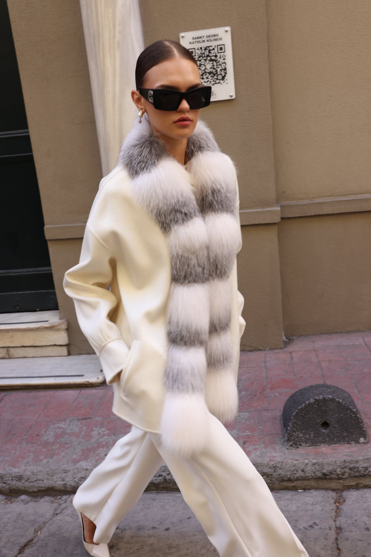 WHITE ELEGANCE ALPACA FOX JACKET