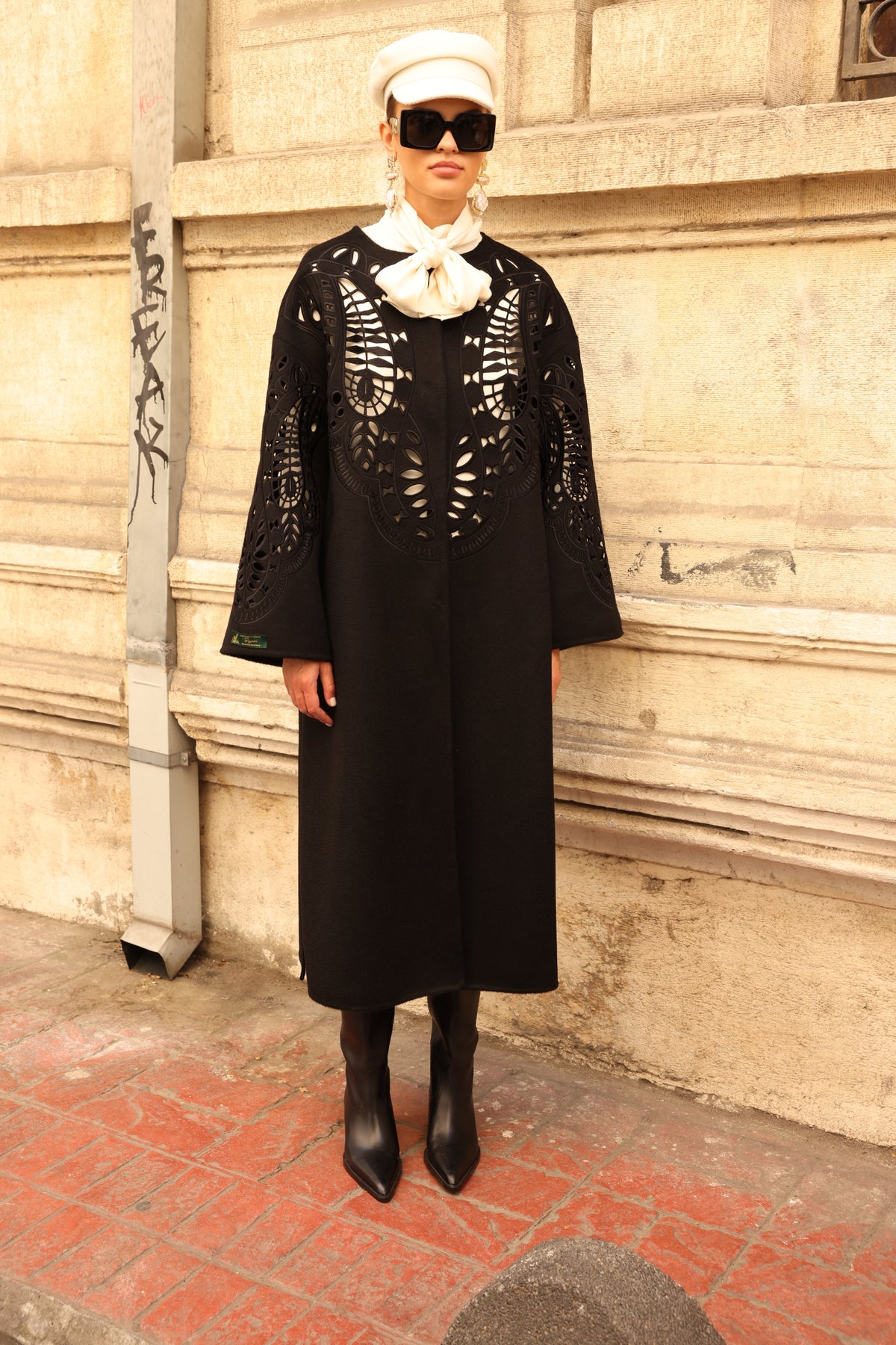 BLACK EMBROIDERED ALPACA COAT -9687
