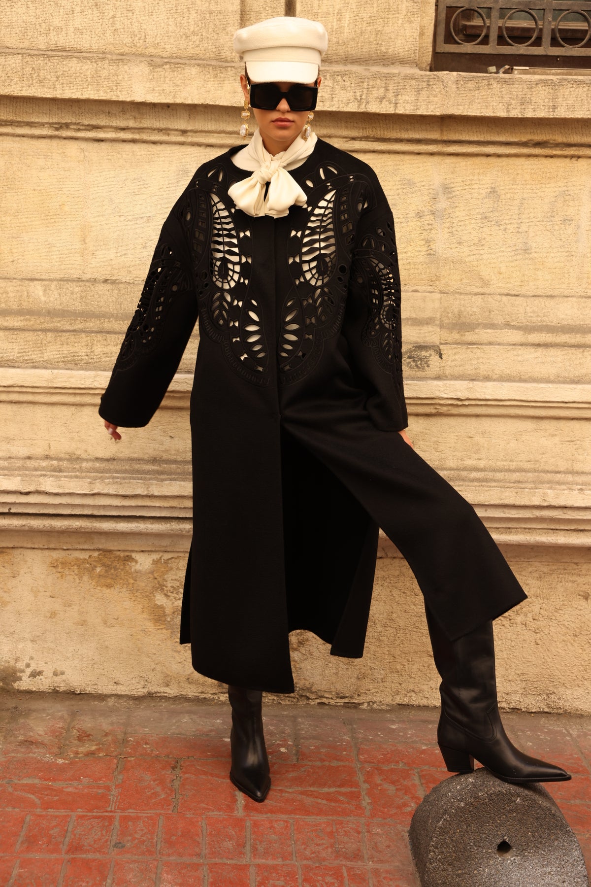 BLACK EMBROIDERED ALPACA COAT -9687