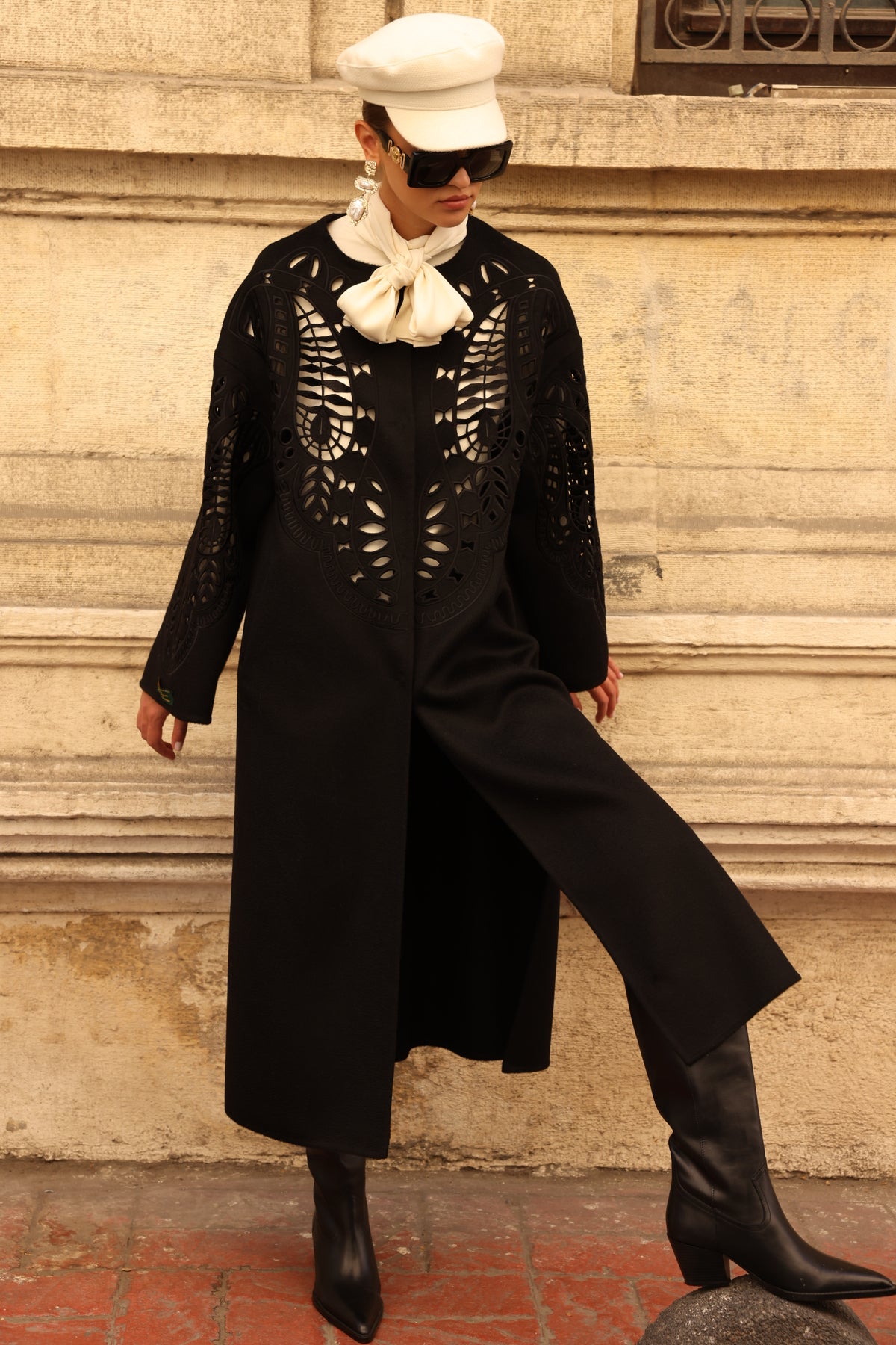 BLACK EMBROIDERED ALPACA COAT -9687