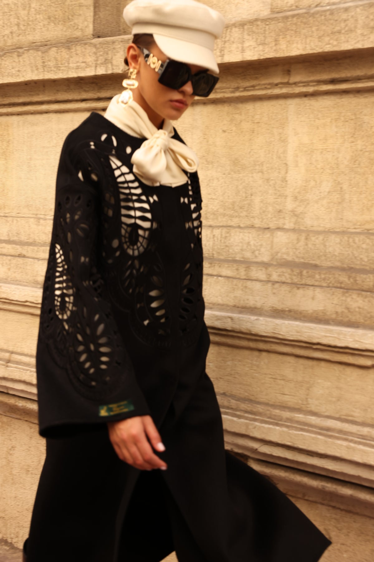 BLACK EMBROIDERED ALPACA COAT -9687