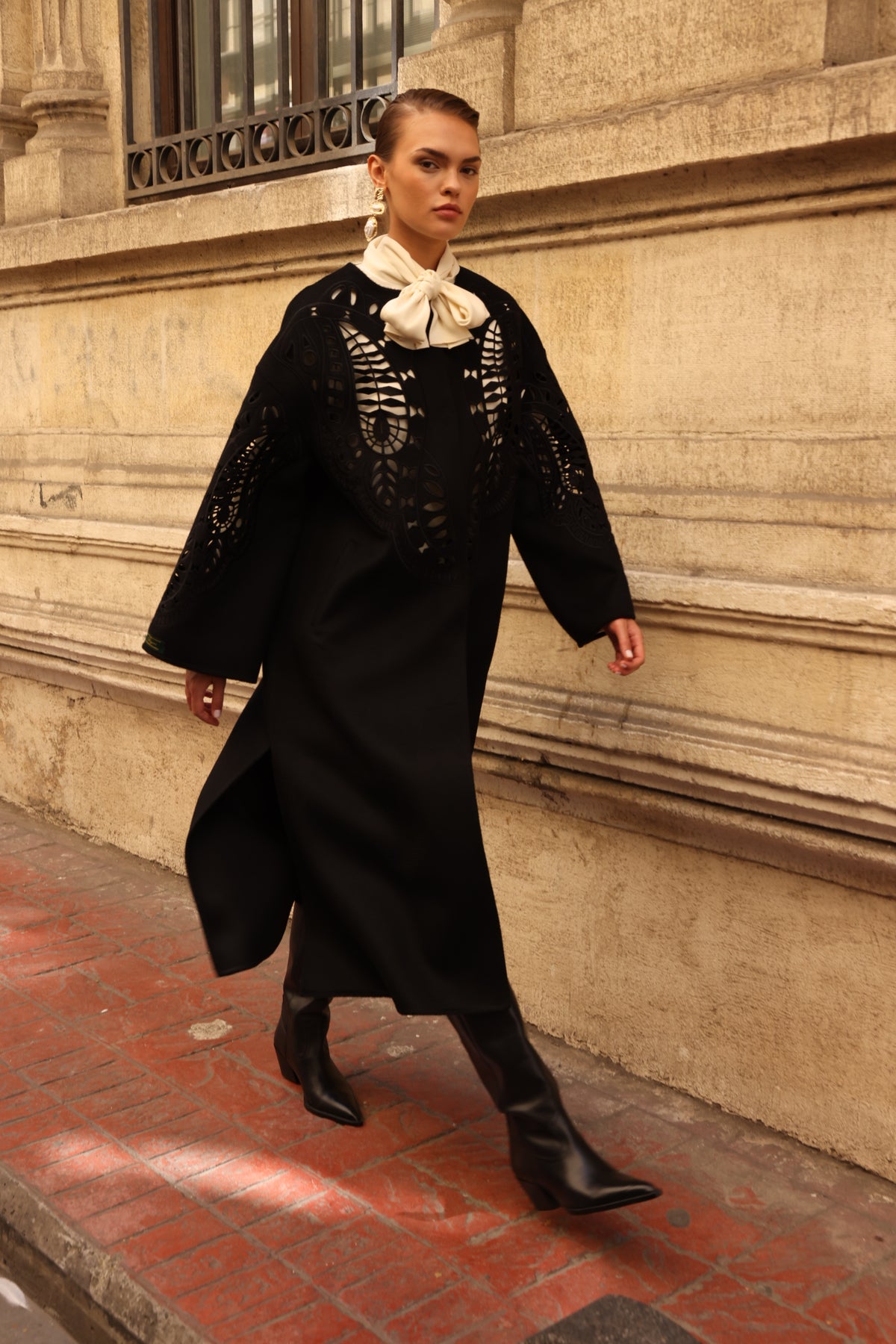BLACK EMBROIDERED ALPACA COAT -9687