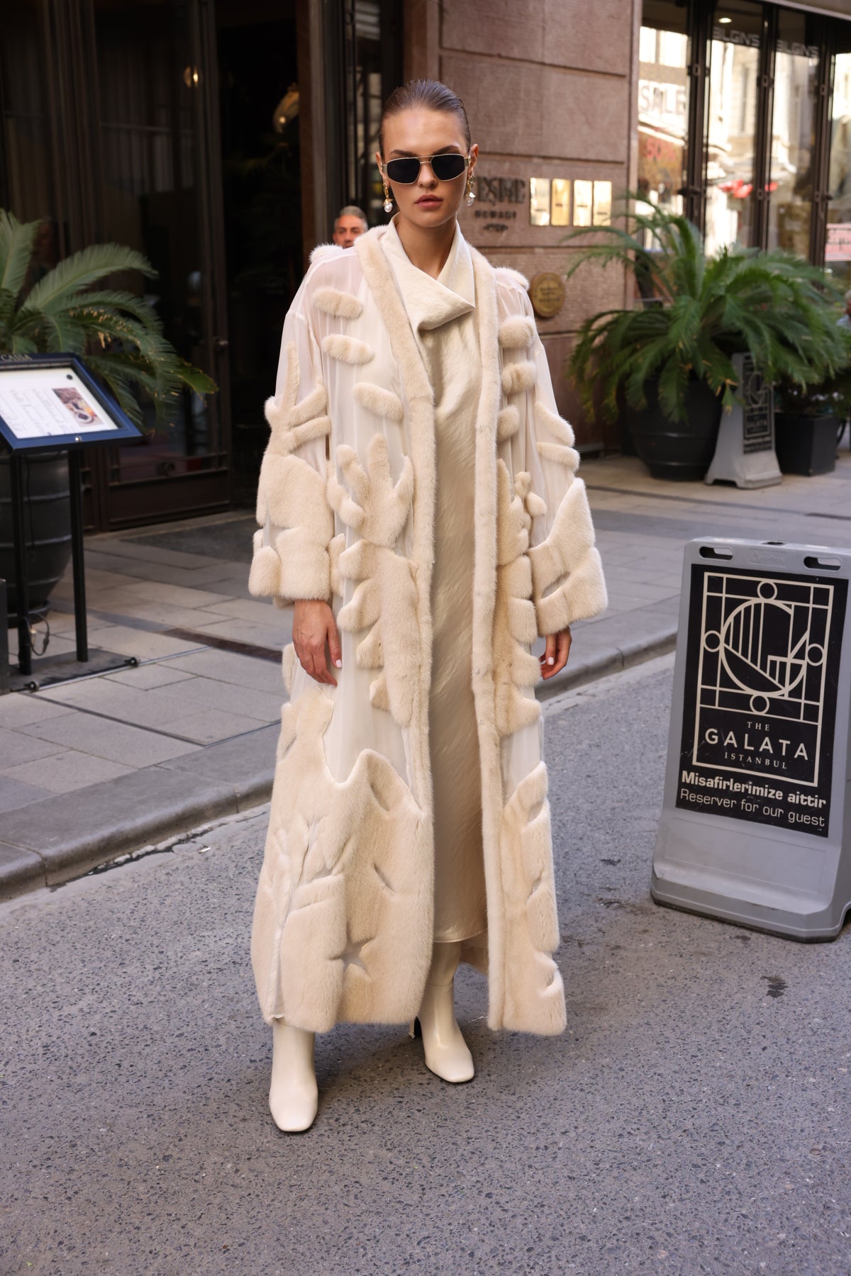 BEIGE ELEGANT DESIGN CHIFFON MINK FUR -BJR 24
