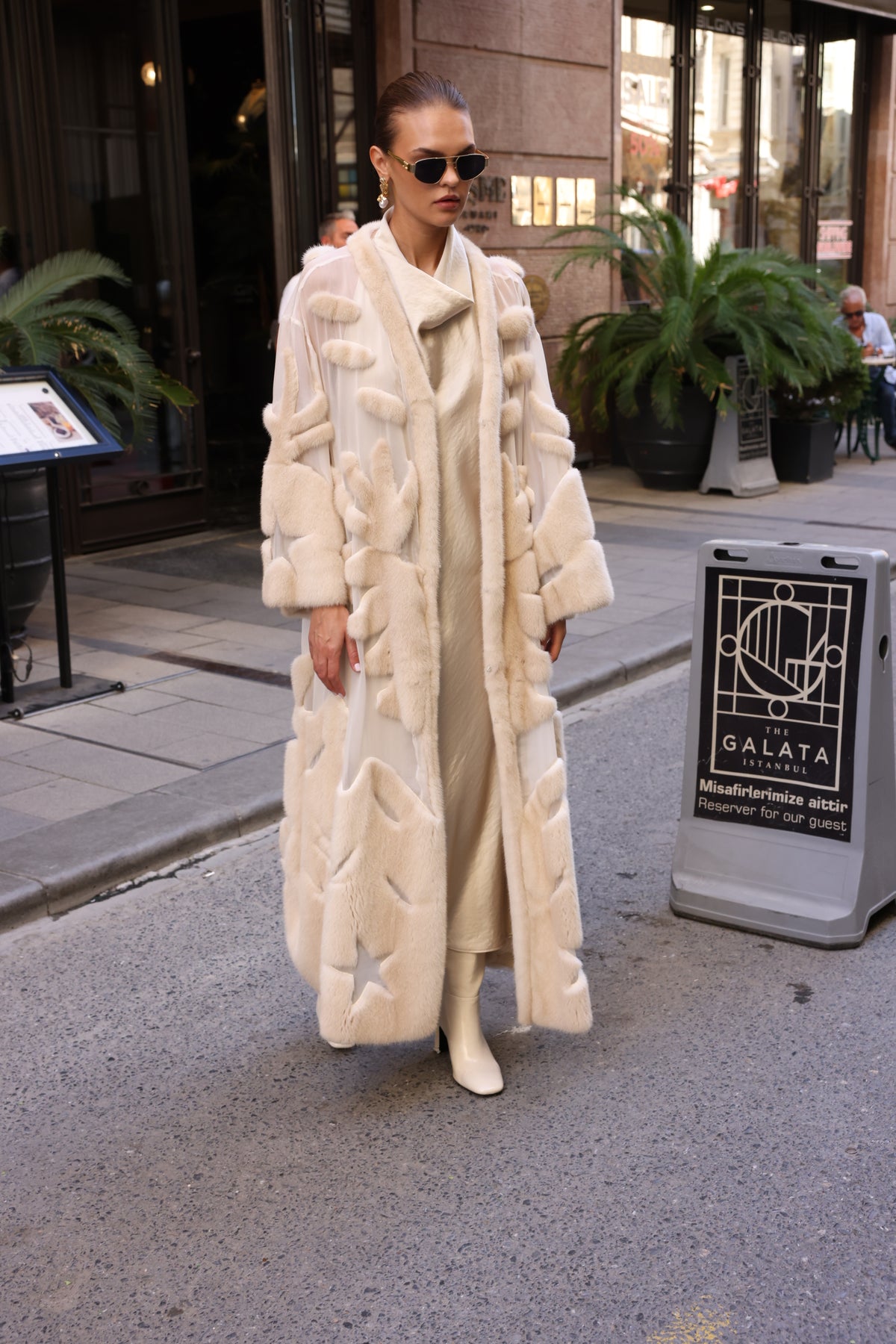 BEIGE ELEGANT DESIGN CHIFFON MINK FUR -BJR 24