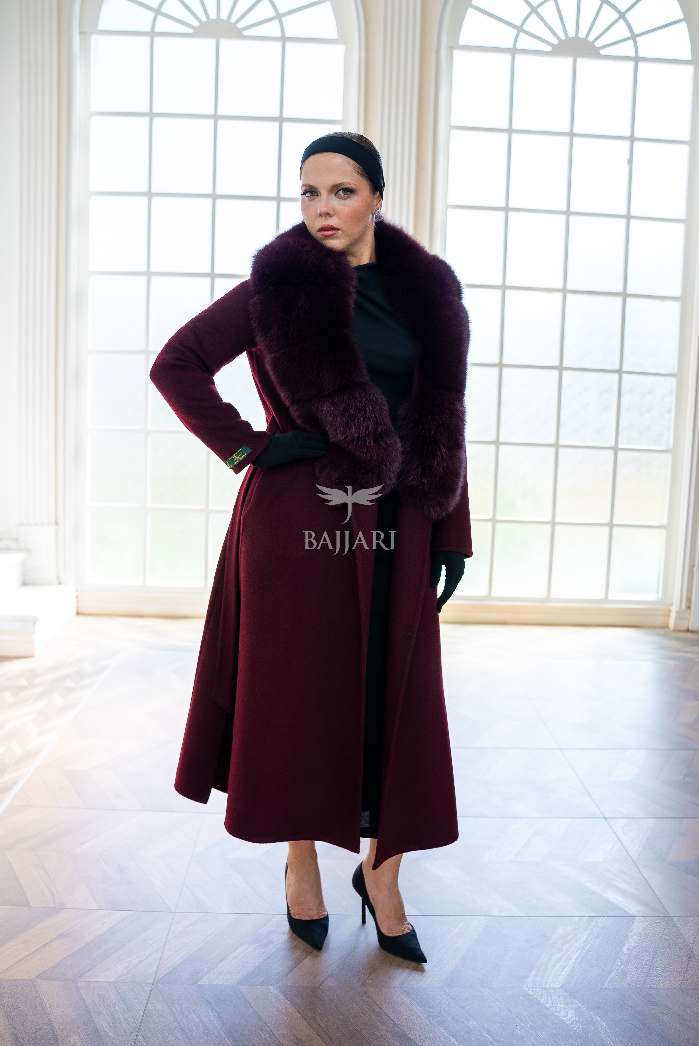 Women's Coat with the Elegance of Luxurious Zibellino Alpaca fabric with Fox Fur Collar Details -1113-
