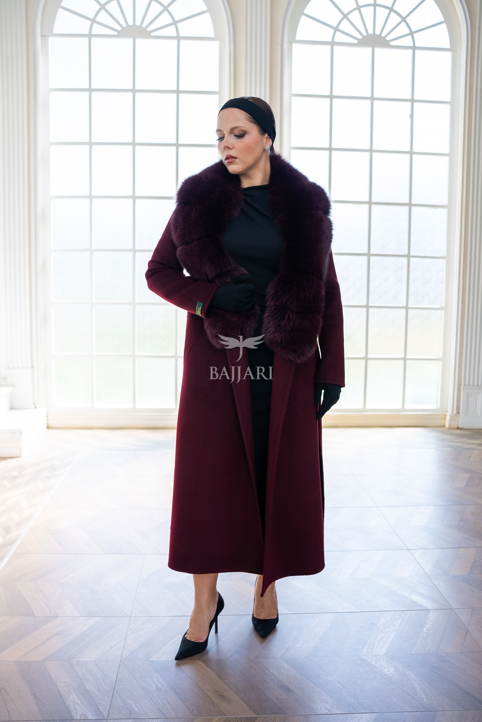 Women's Coat with the Elegance of Luxurious Zibellino Alpaca fabric with Fox Fur Collar Details -1113-