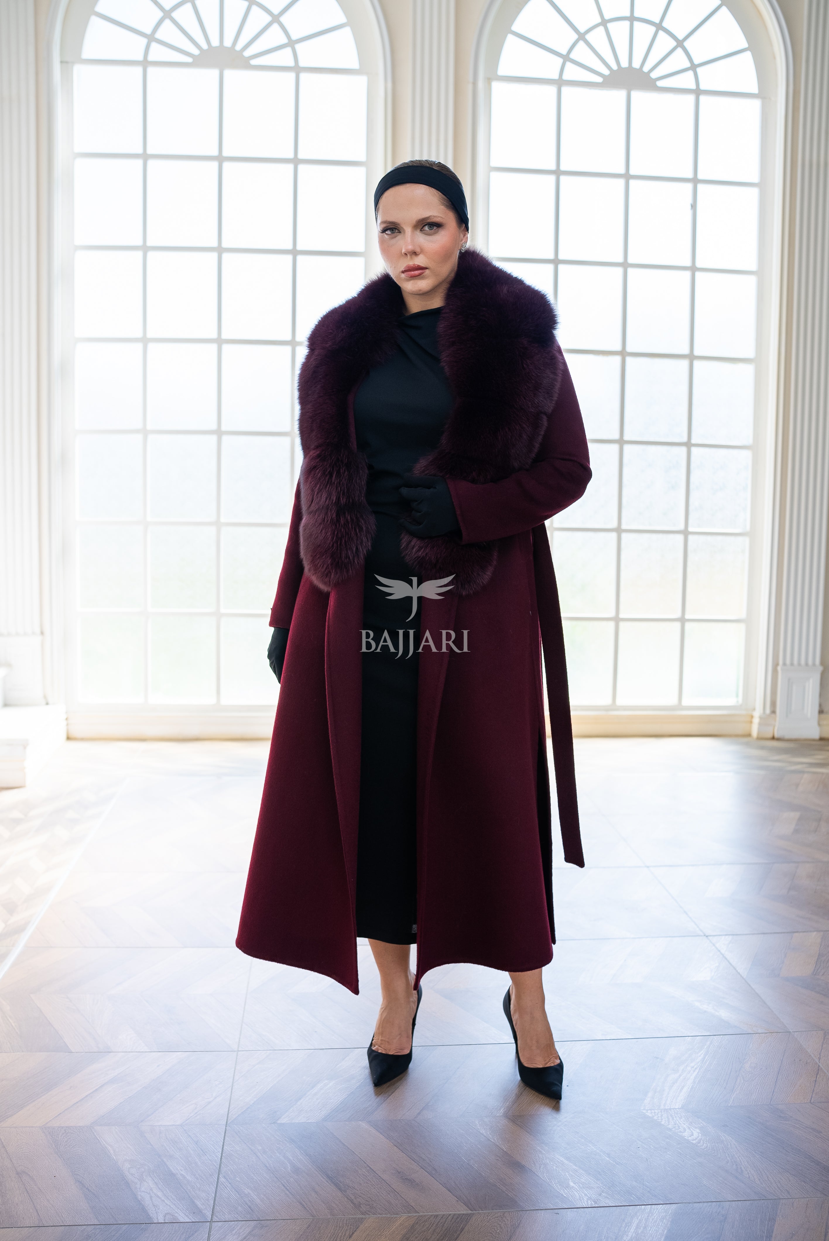 Women's Coat with the Elegance of Luxurious Zibellino Alpaca fabric with Fox Fur Collar Details -1113-