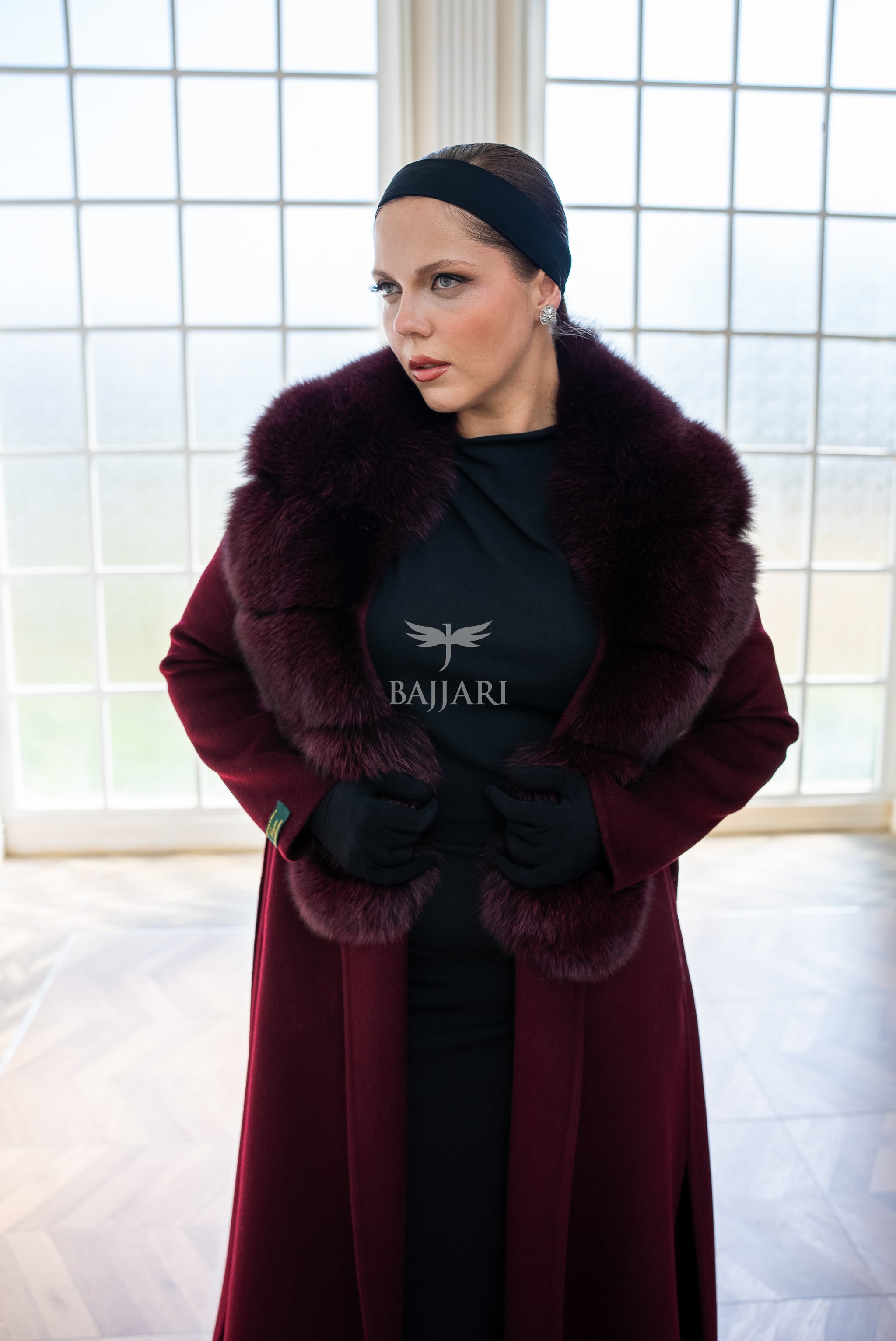 Women's Coat with the Elegance of Luxurious Zibellino Alpaca fabric with Fox Fur Collar Details -1113-