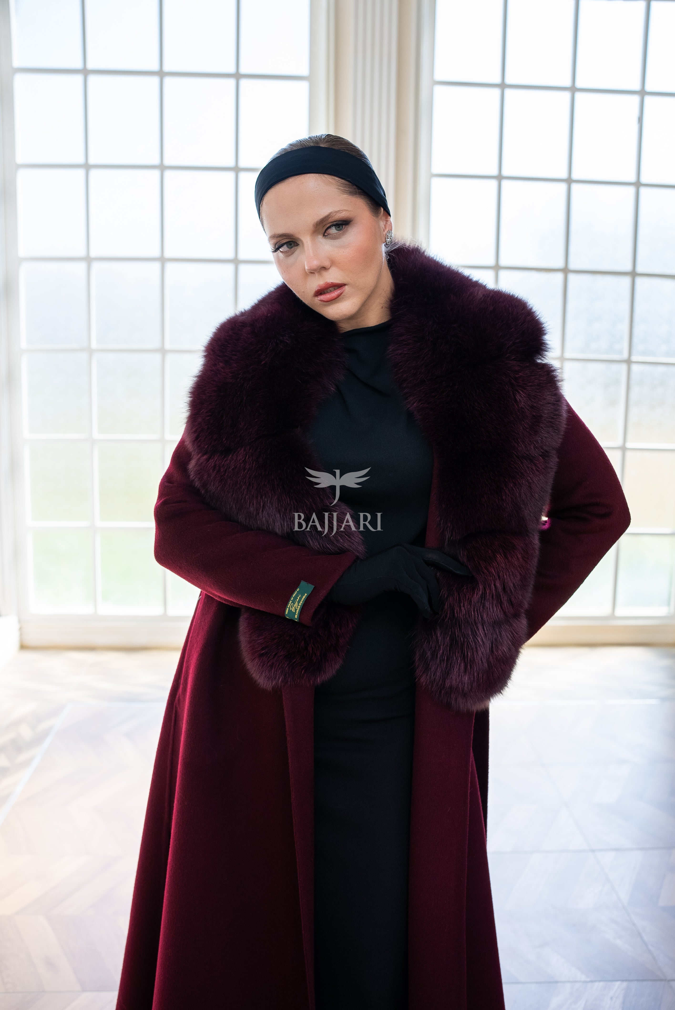 Women's Coat with the Elegance of Luxurious Zibellino Alpaca fabric with Fox Fur Collar Details -1113-