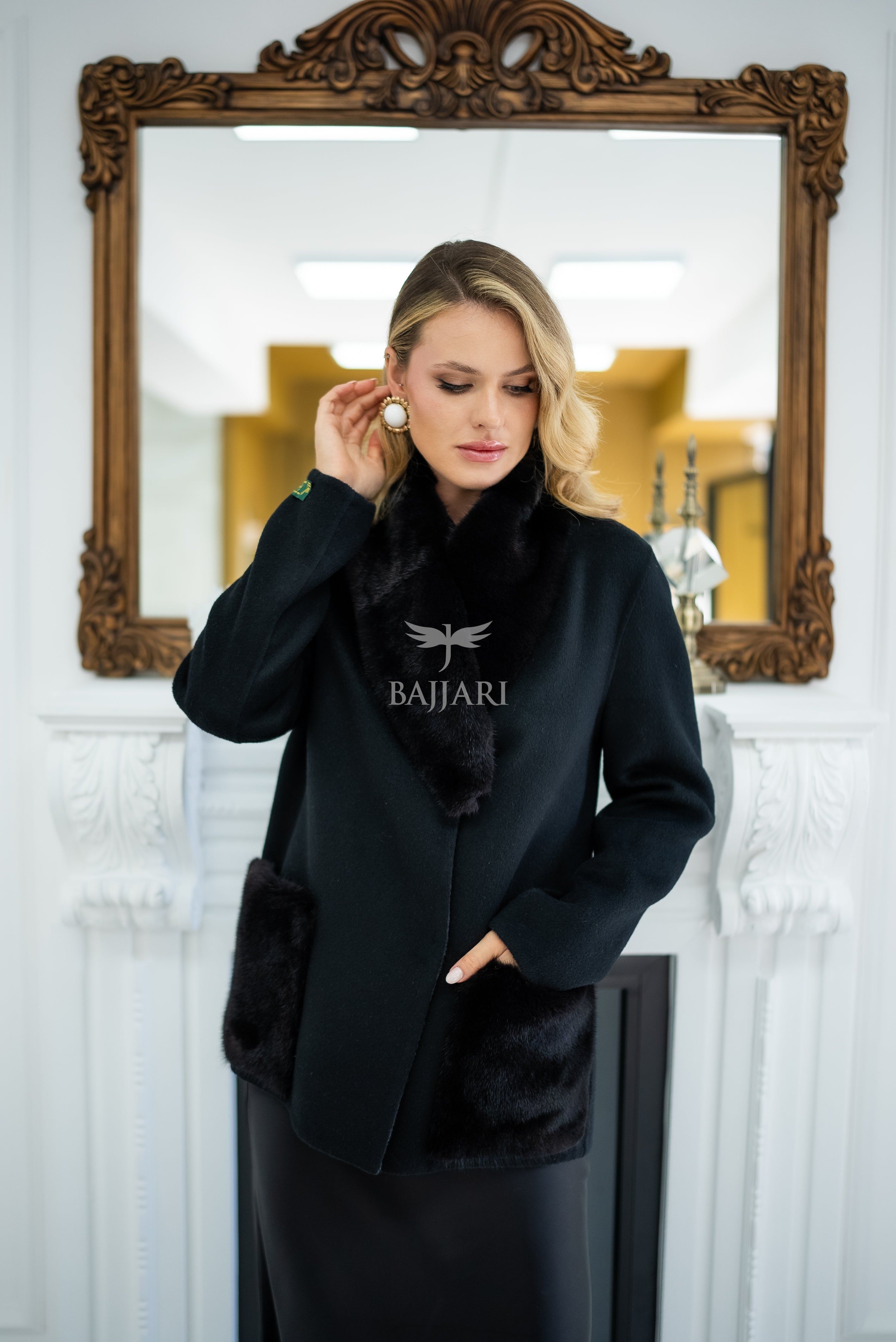 Elegant Harmony of Alpaca Fabric & Mink Fur -9561-