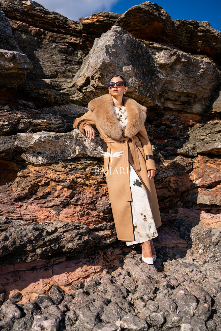 Elegant Design with Alpaca Lama Wool, Fox Fur Collar, and Leather Details -9452-