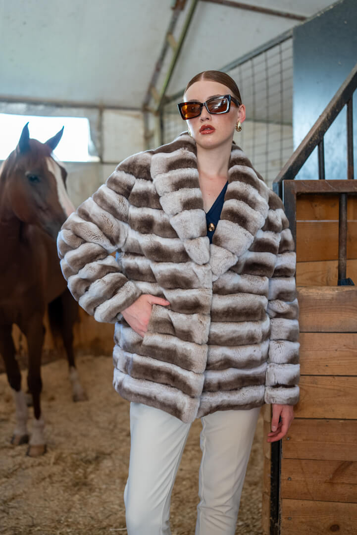 Elegance and Sophistication in a Rabbit Fur Shawl Collar Design