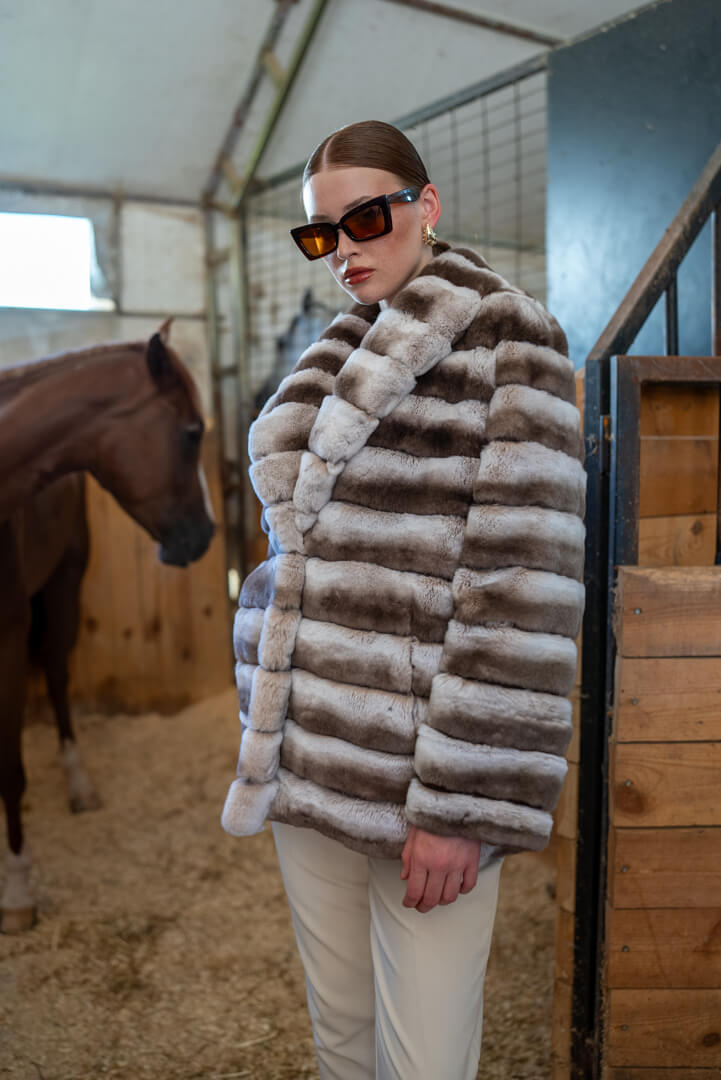 Elegance and Sophistication in a Rabbit Fur Shawl Collar Design