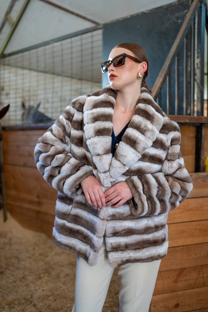 Elegance and Sophistication in a Rabbit Fur Shawl Collar Design