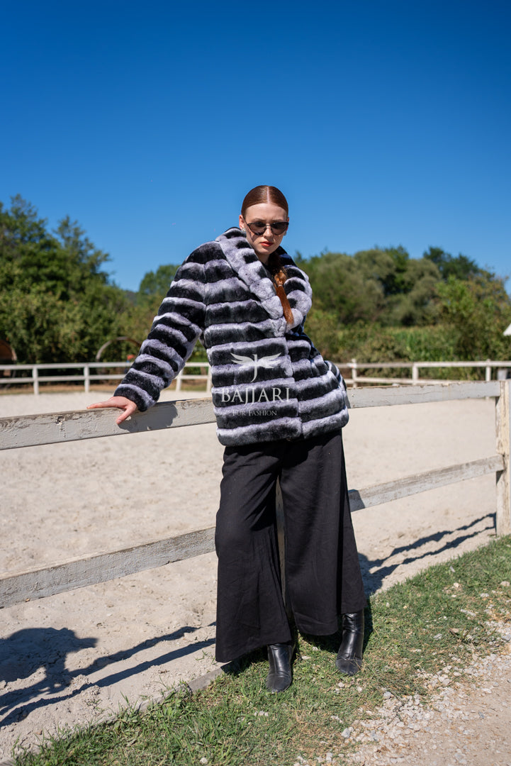Elegance and Sophistication in a Rabbit Fur Shawl Collar Design