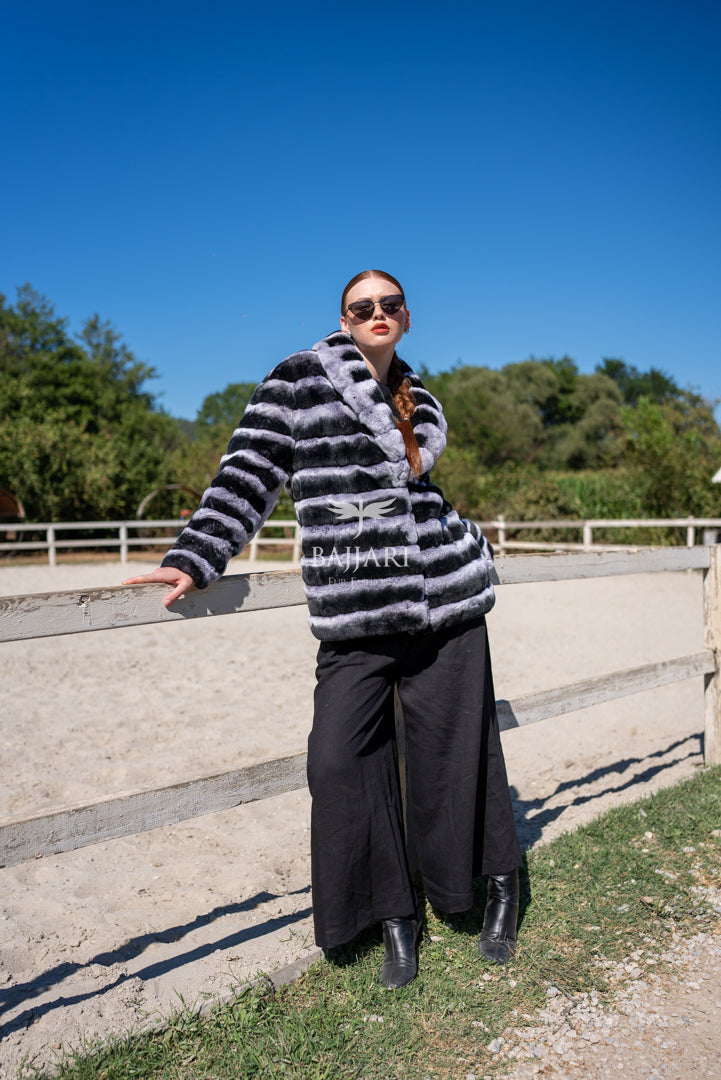 Elegance and Sophistication in a Rabbit Fur Shawl Collar Design