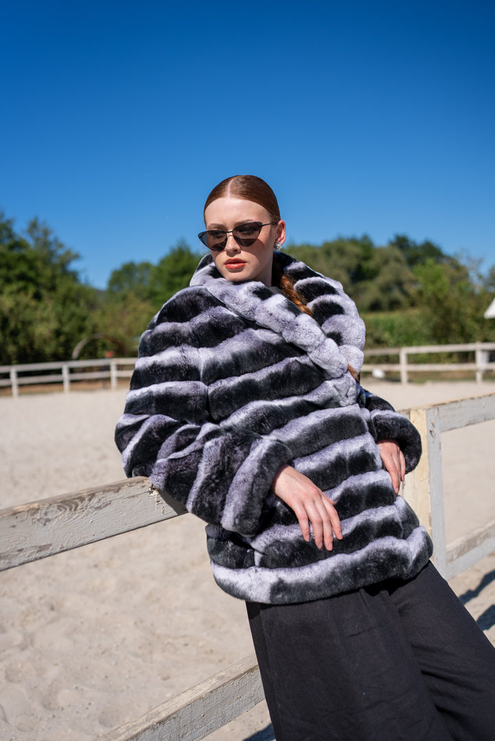 Elegance and Sophistication in a Rabbit Fur Shawl Collar Design
