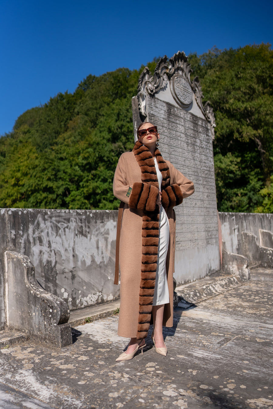 The New Name of Winter Elegance: Fur-Trimmed Alpaca Abaya -9486-