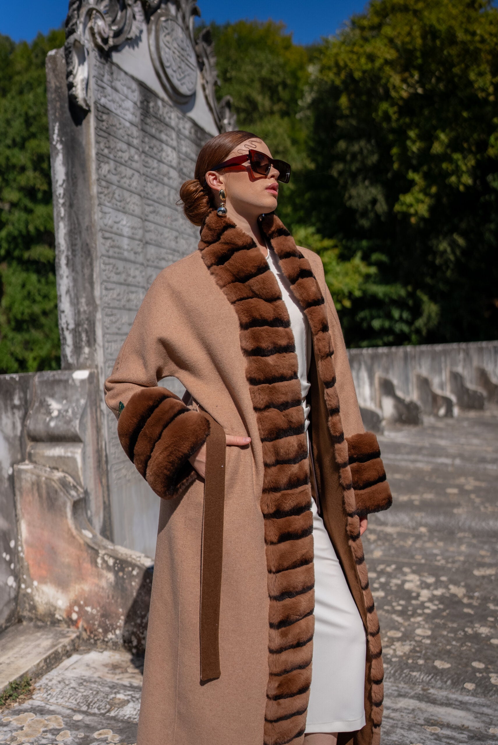 The New Name of Winter Elegance: Fur-Trimmed Alpaca Abaya -9486-