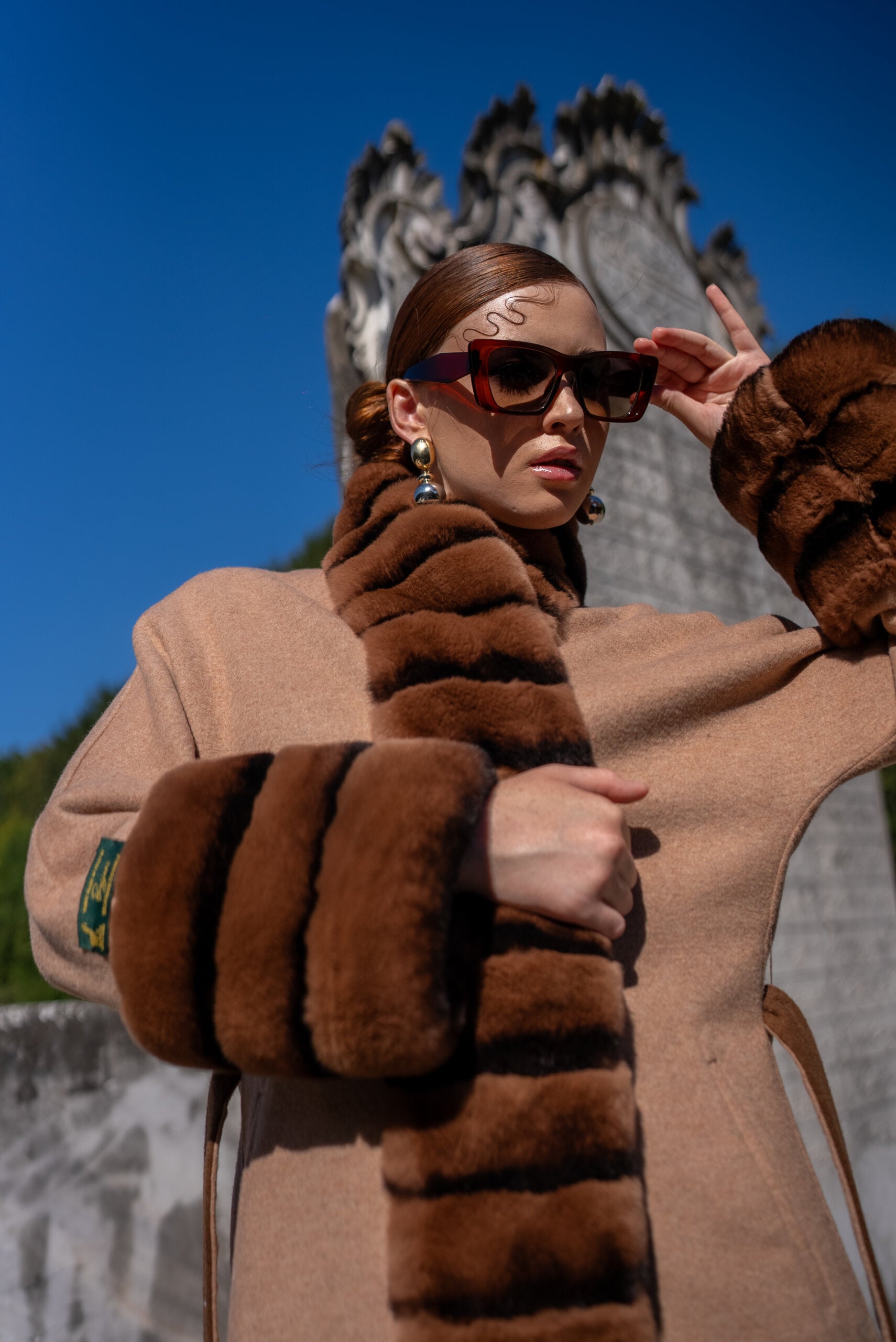 The New Name of Winter Elegance: Fur-Trimmed Alpaca Abaya -9486-