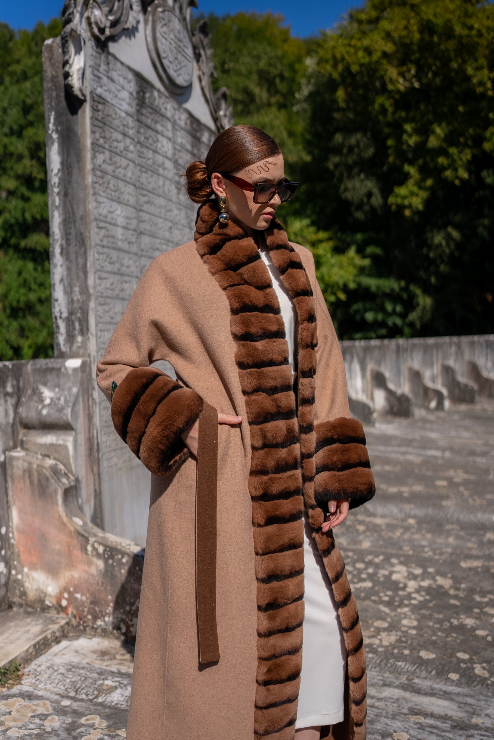 The New Name of Winter Elegance: Fur-Trimmed Alpaca Abaya -9486-