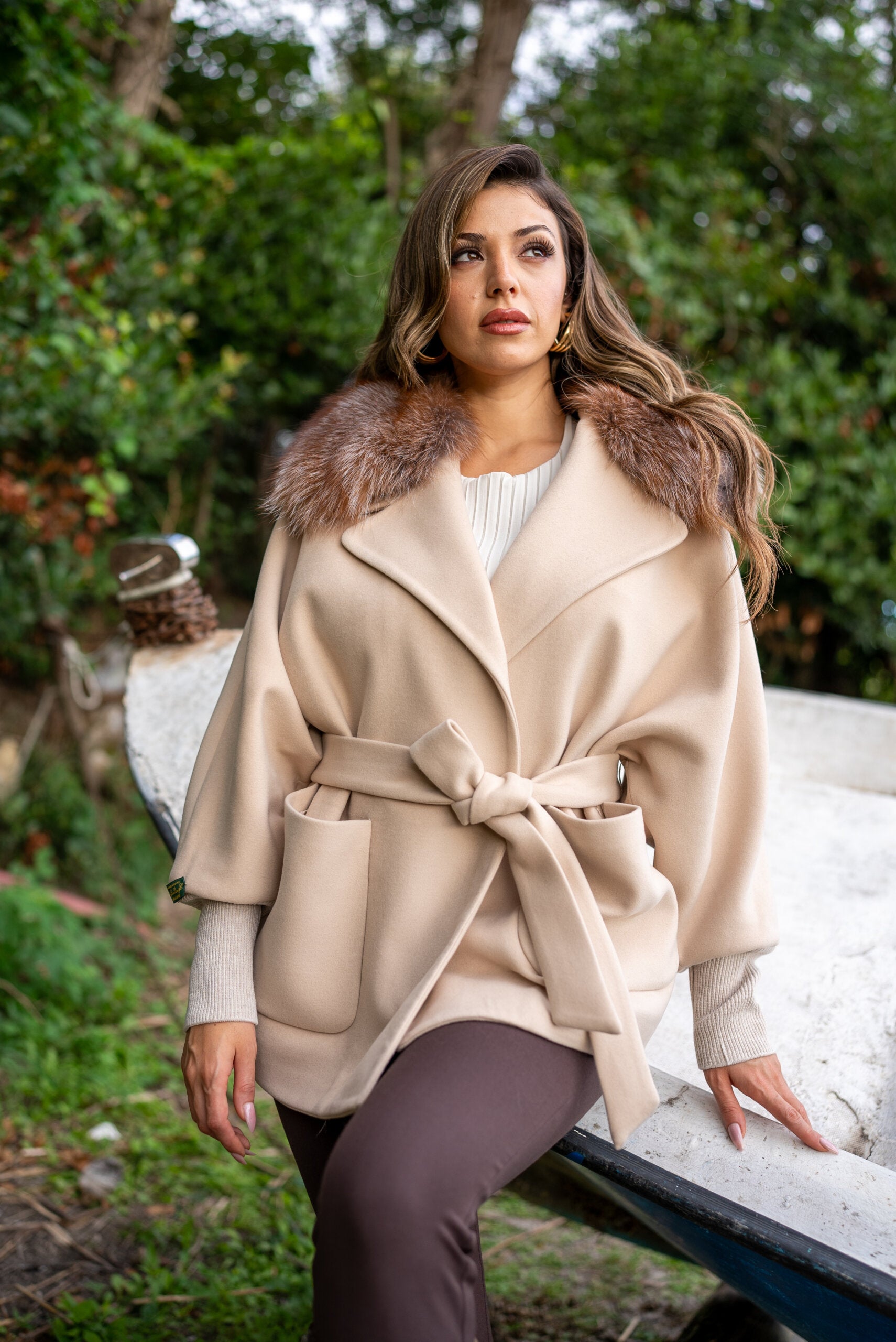 Women’s Coat with Cashmere Fabric, Frost Fox Fur Collar, and Knitted Sleeves -1319-