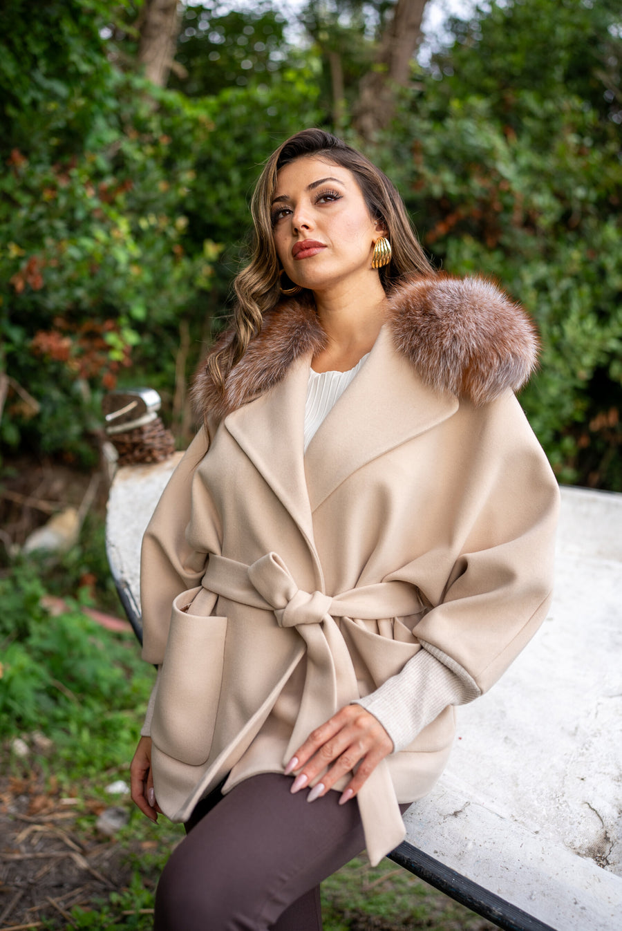 Women’s Coat with Cashmere Fabric, Frost Fox Fur Collar, and Knitted Sleeves -1319-