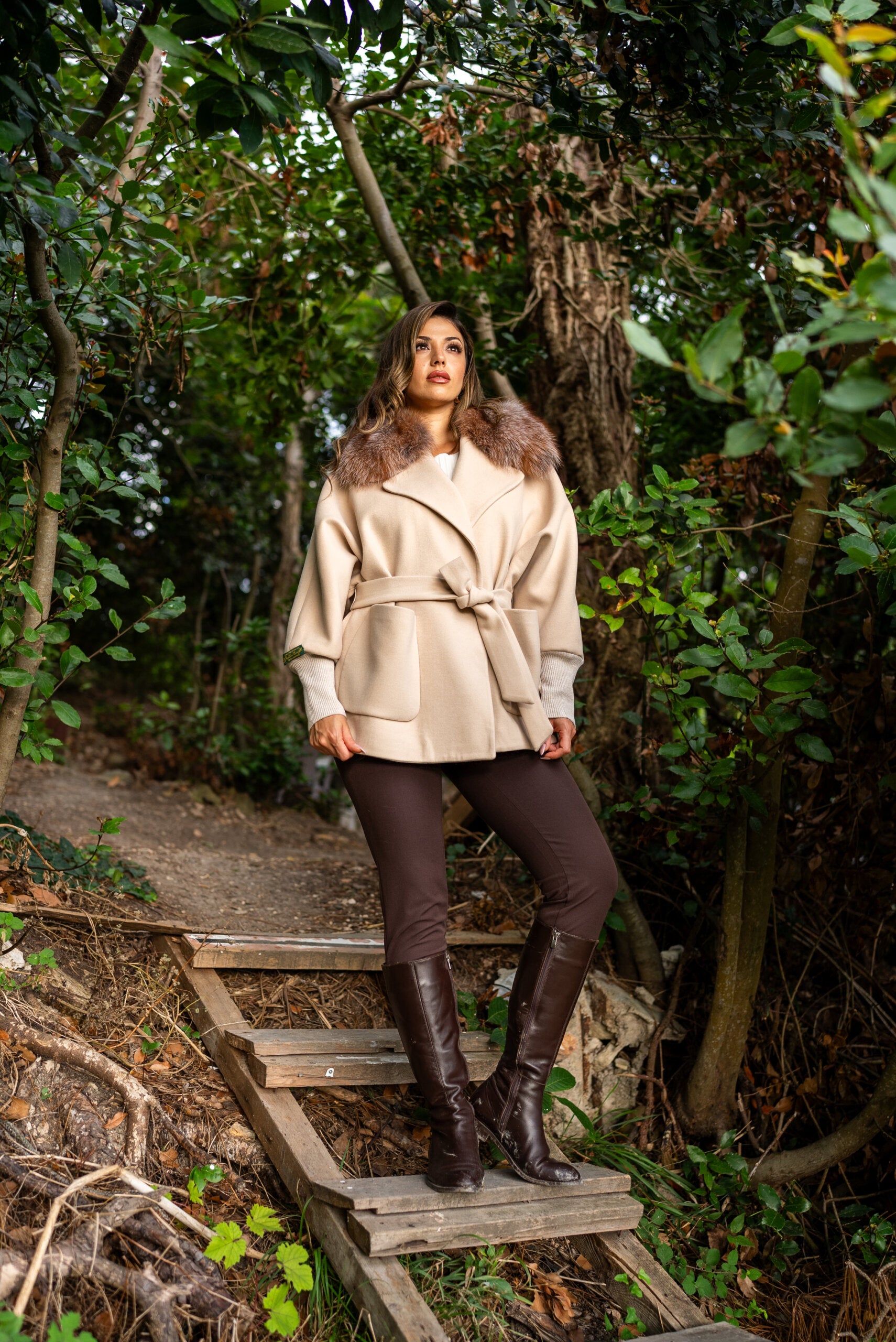 Women’s Coat with Cashmere Fabric, Frost Fox Fur Collar, and Knitted Sleeves -1319-