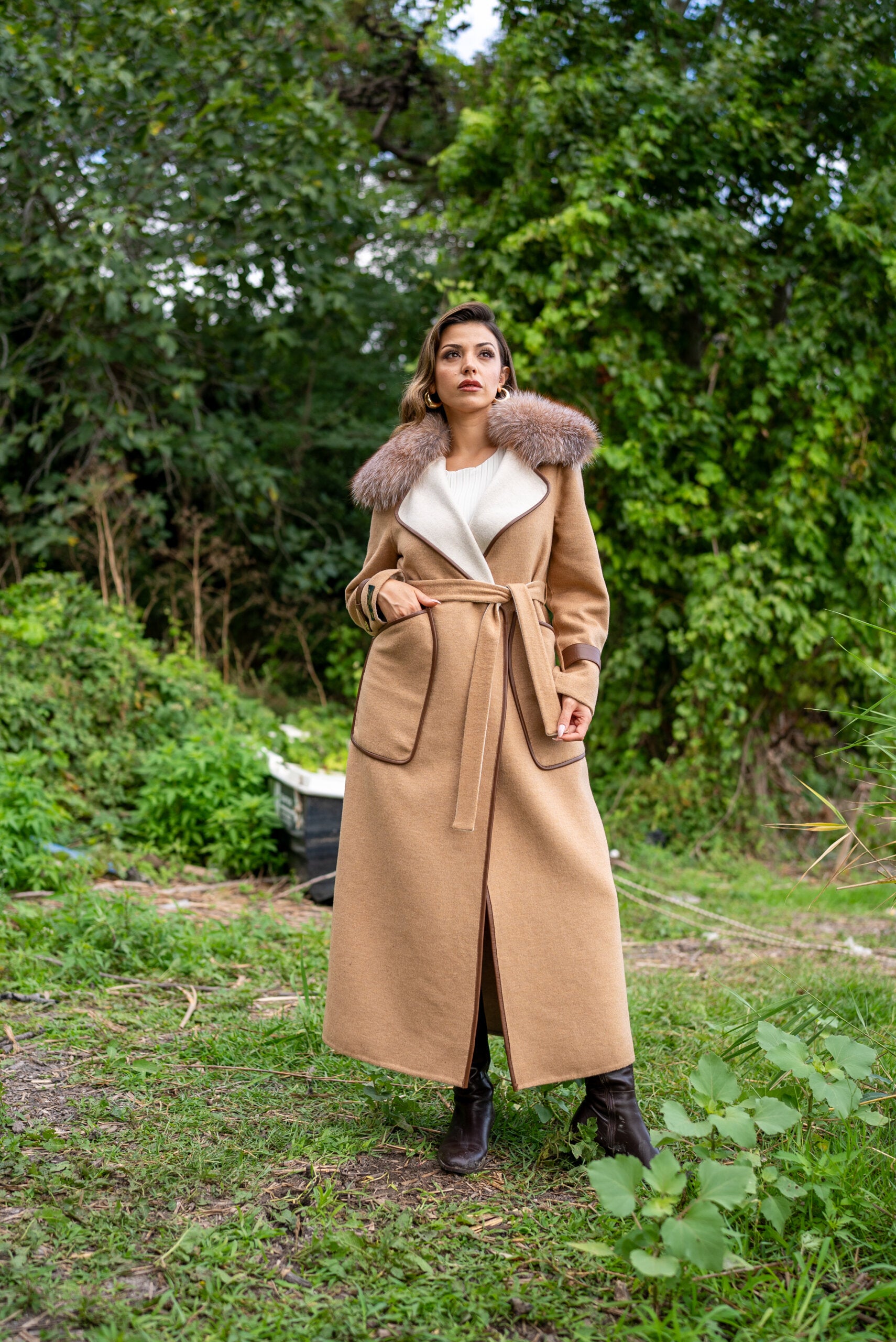 Elegant Design with Alpaca Lama Wool, Fox Fur Collar, and Leather Details -9432-