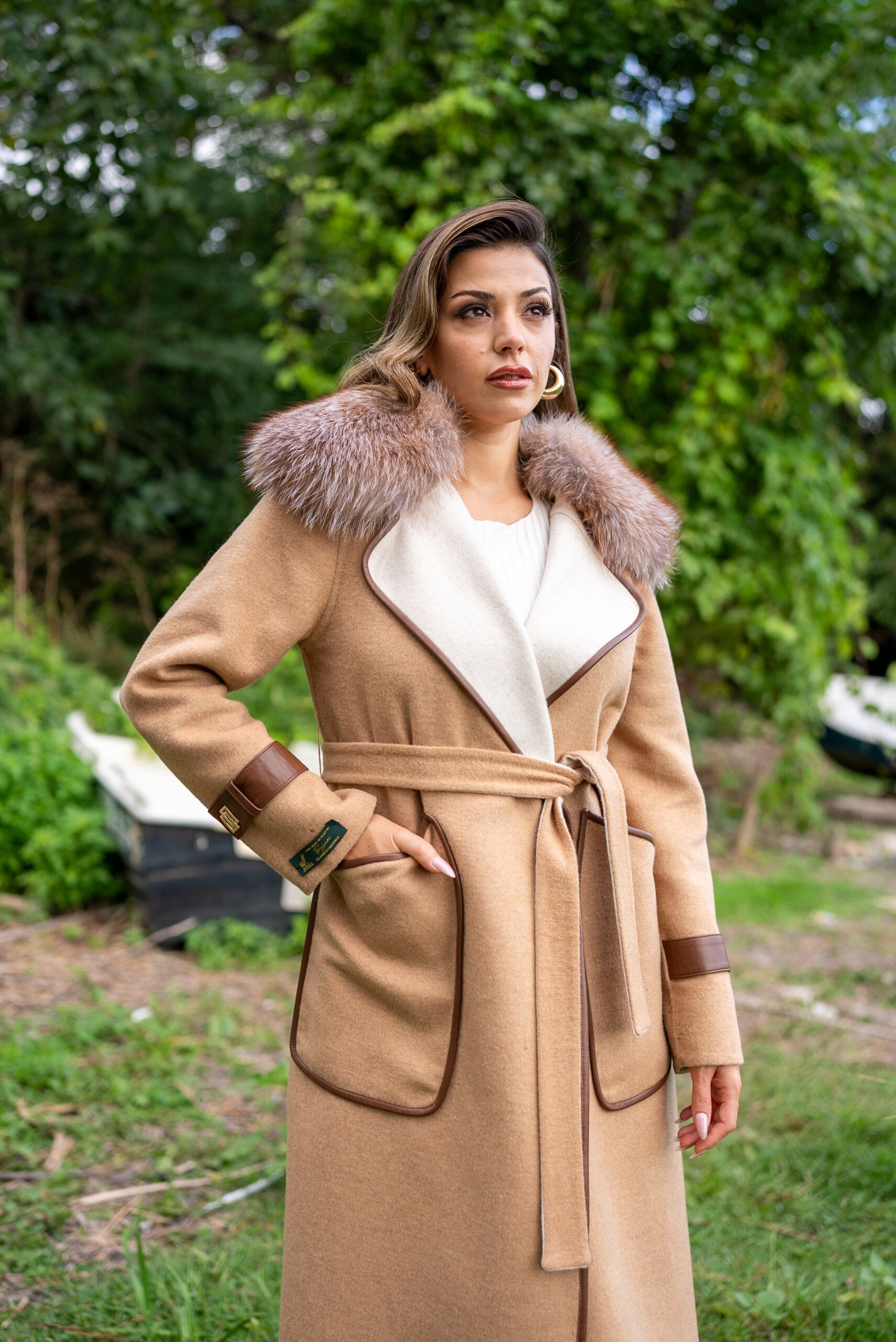 Elegant Design with Alpaca Lama Wool, Fox Fur Collar, and Leather Details -9432-