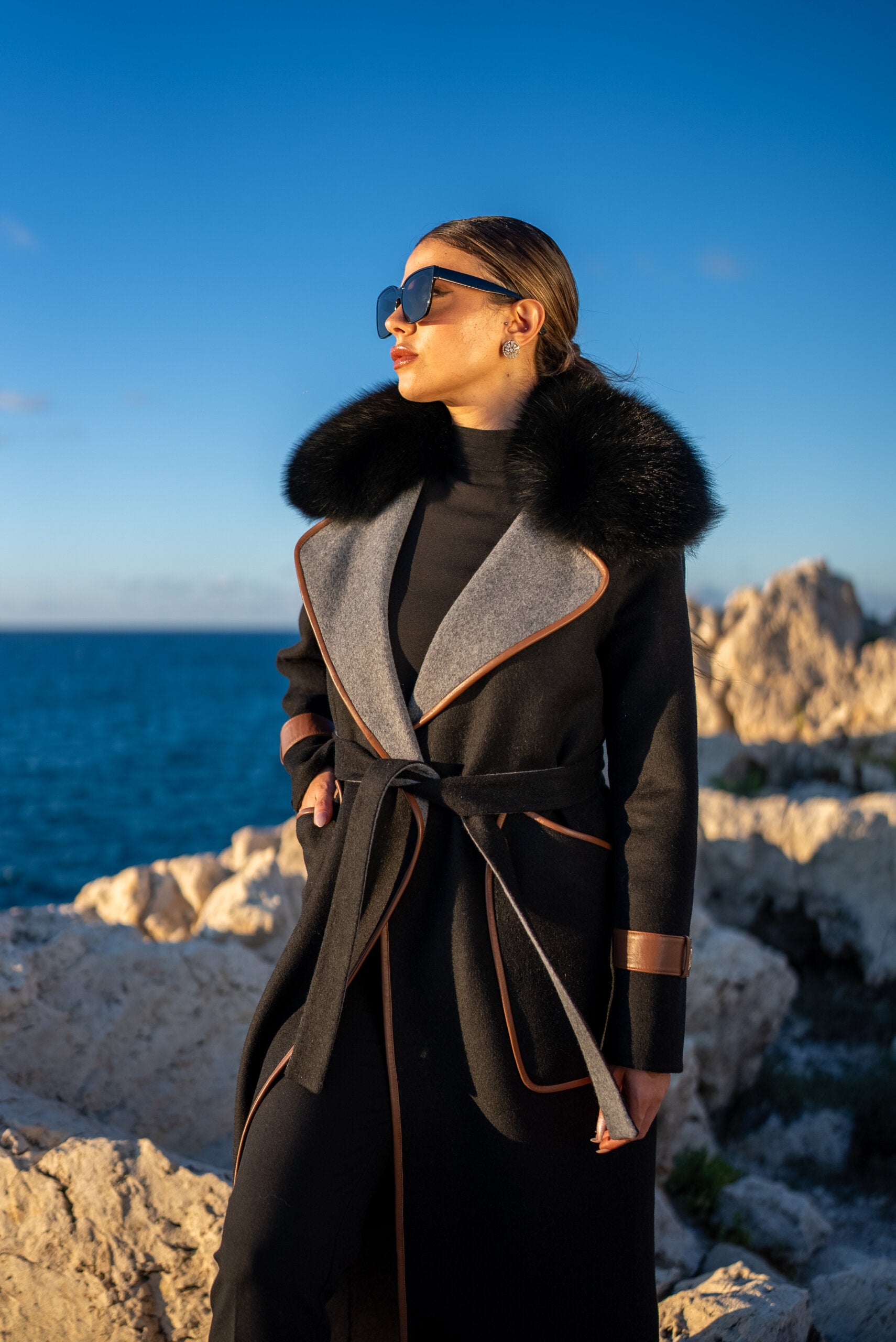 Elegant Design with Alpaca Lama Wool, Fox Fur Collar, and Leather Details -9432-