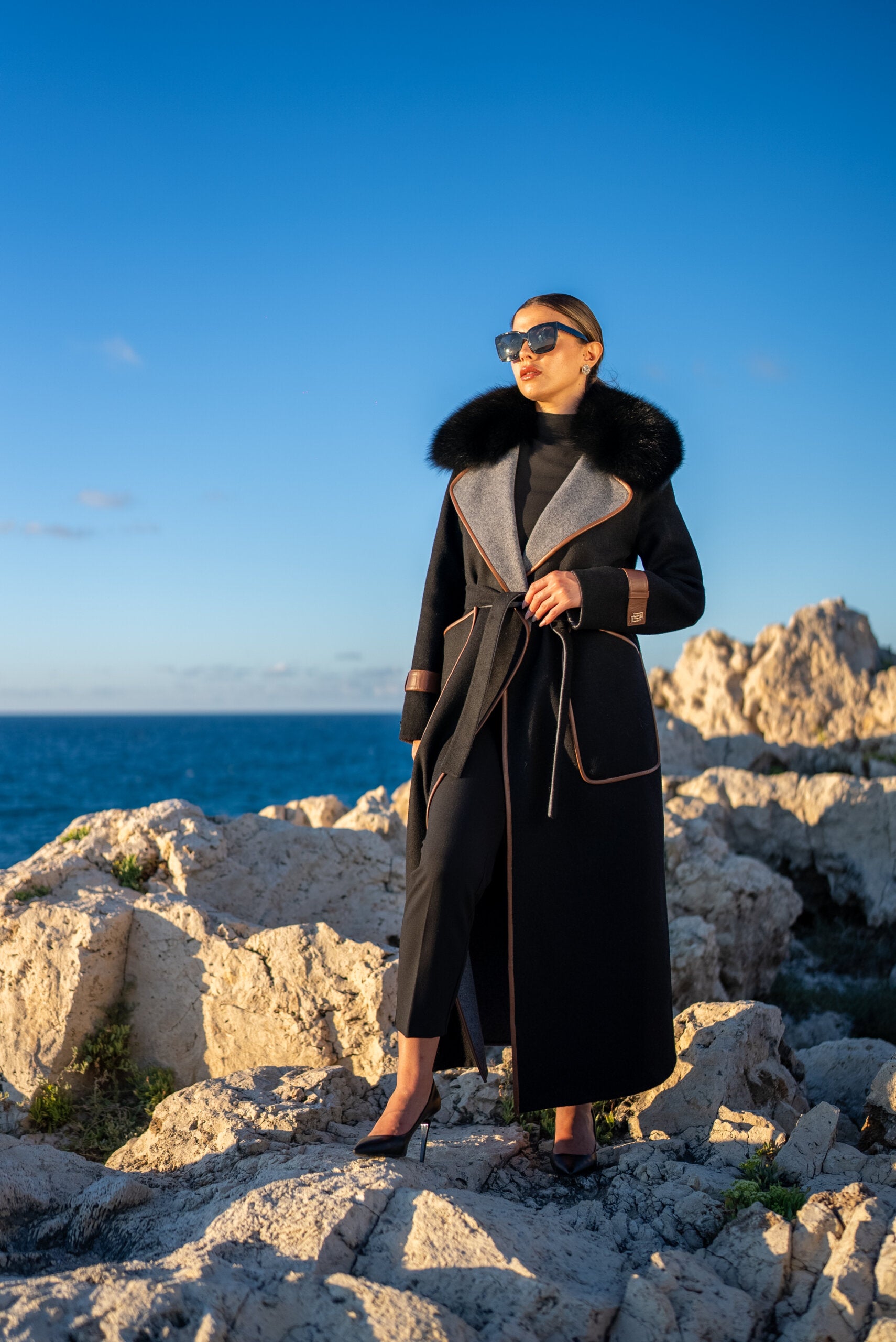 Elegant Design with Alpaca Lama Wool, Fox Fur Collar, and Leather Details -9432-