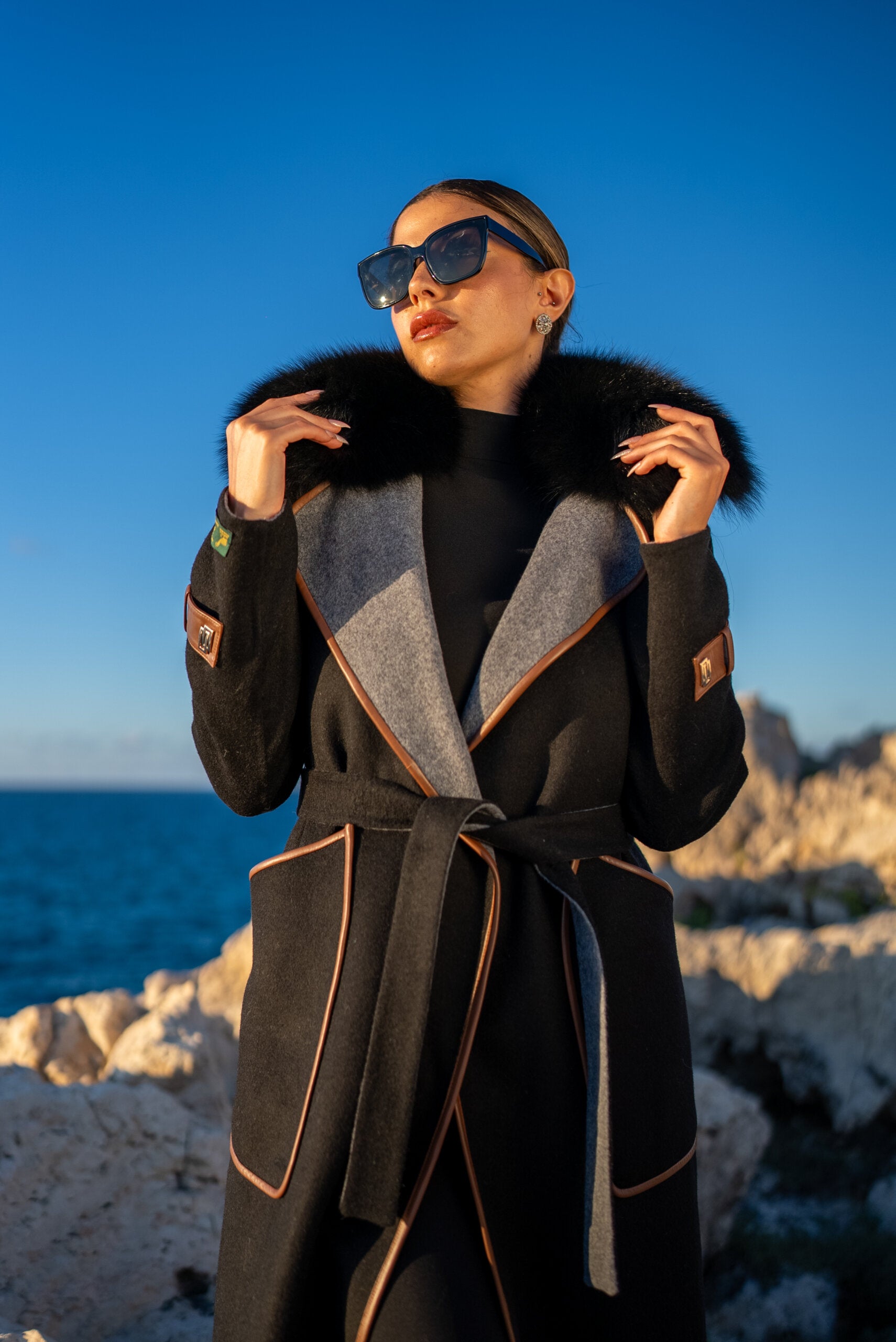 Elegant Design with Alpaca Lama Wool, Fox Fur Collar, and Leather Details -9432-