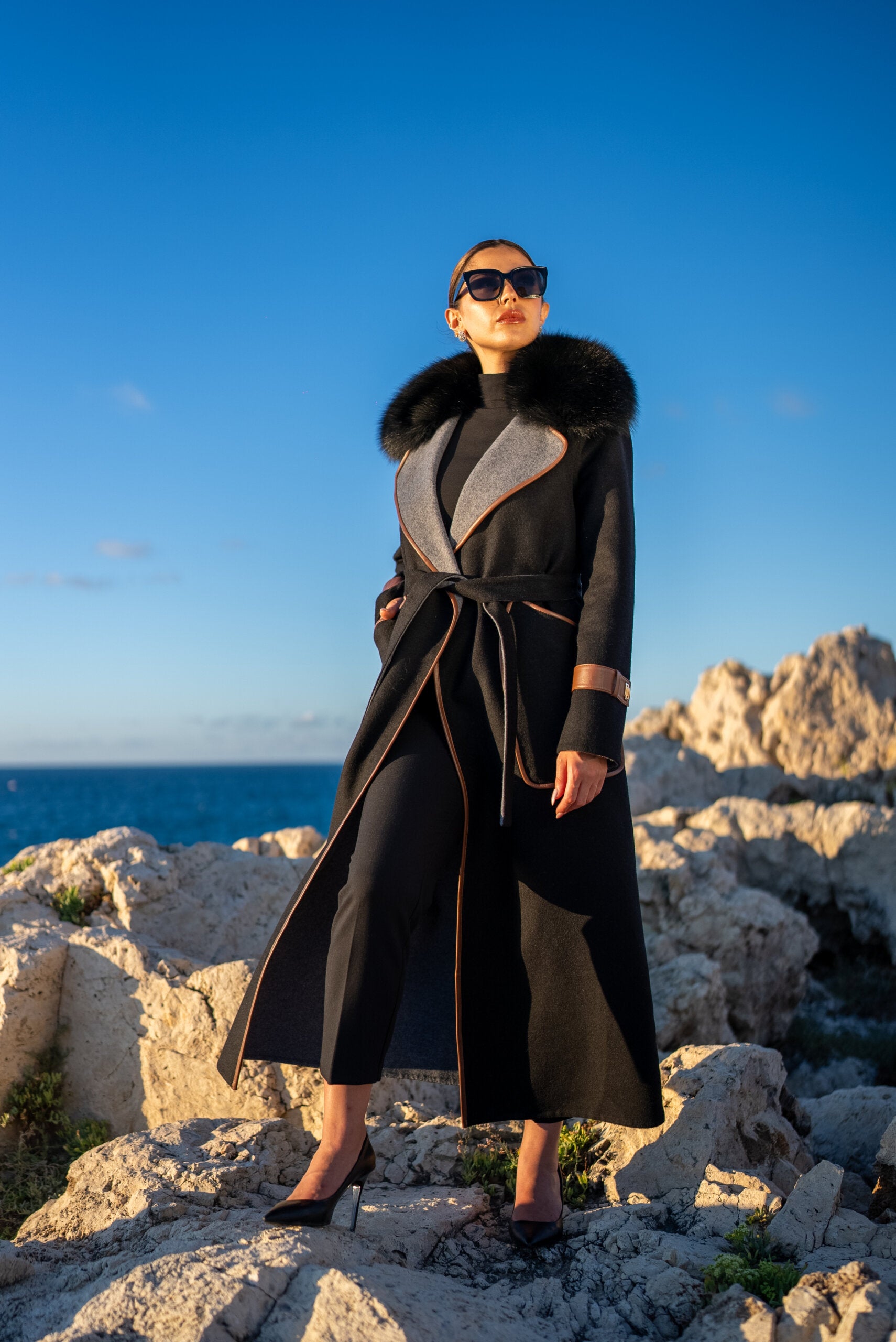 Elegant Design with Alpaca Lama Wool, Fox Fur Collar, and Leather Details -9432-