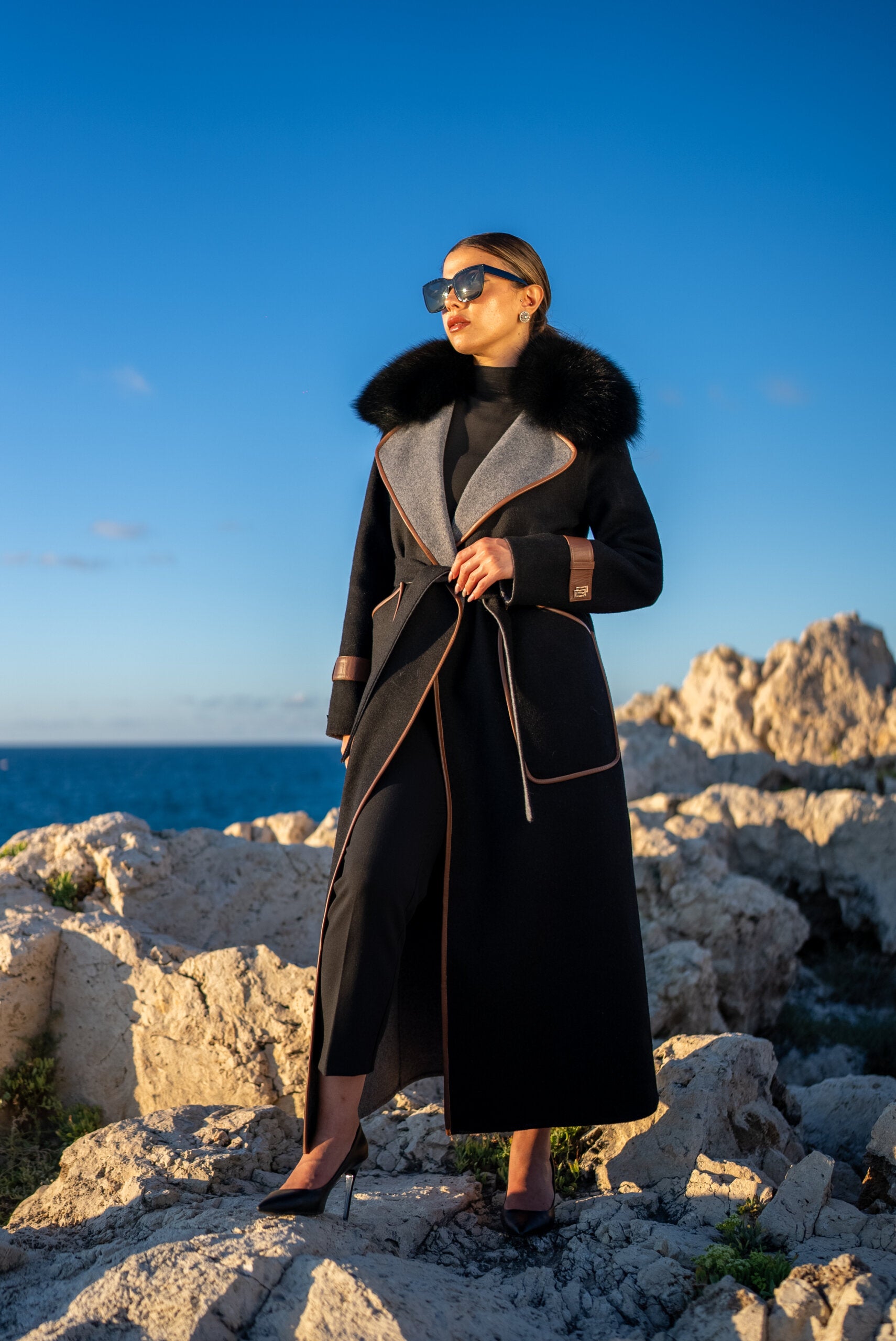 Elegant Design with Alpaca Lama Wool, Fox Fur Collar, and Leather Details -9432-