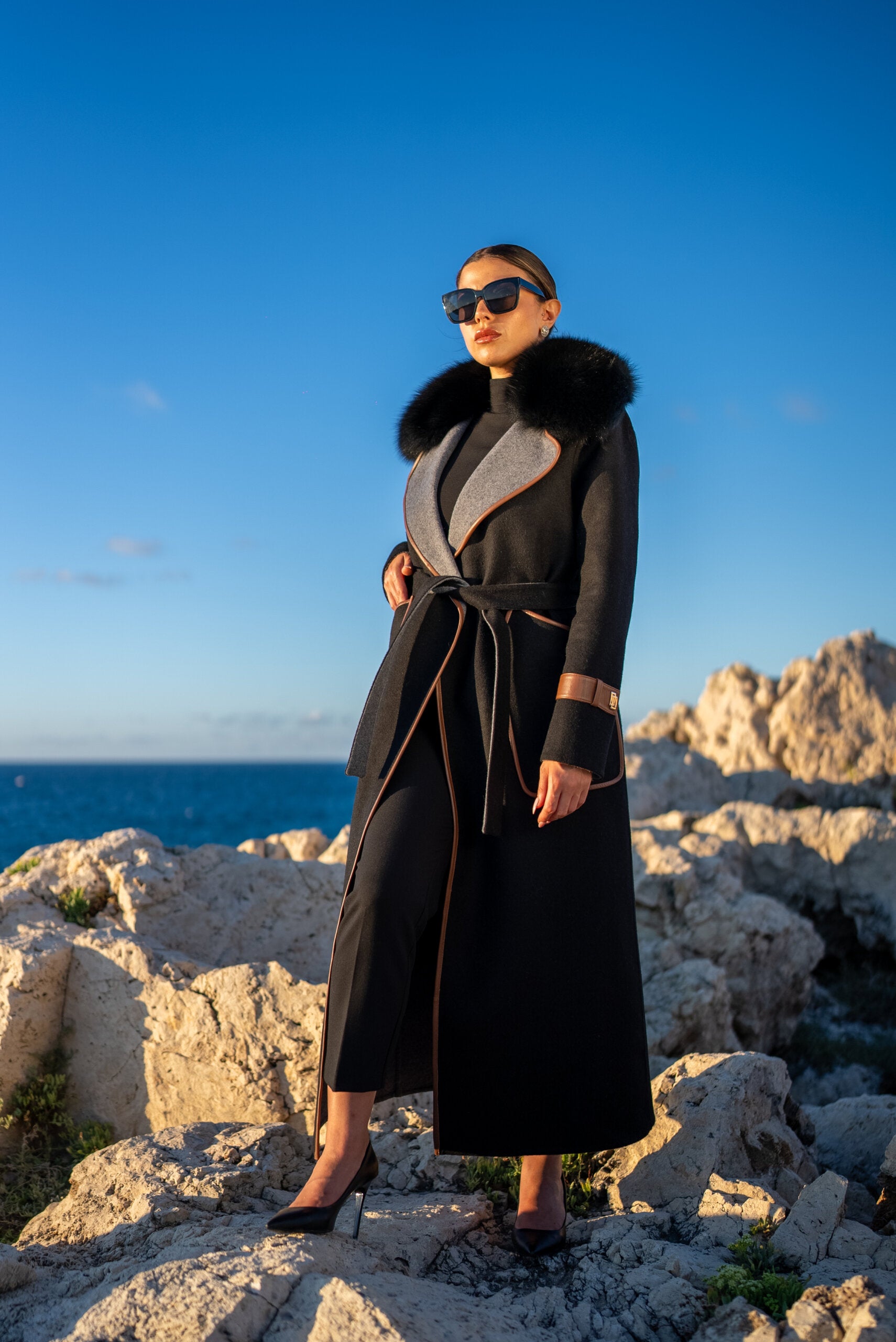 Elegant Design with Alpaca Lama Wool, Fox Fur Collar, and Leather Details -9432-