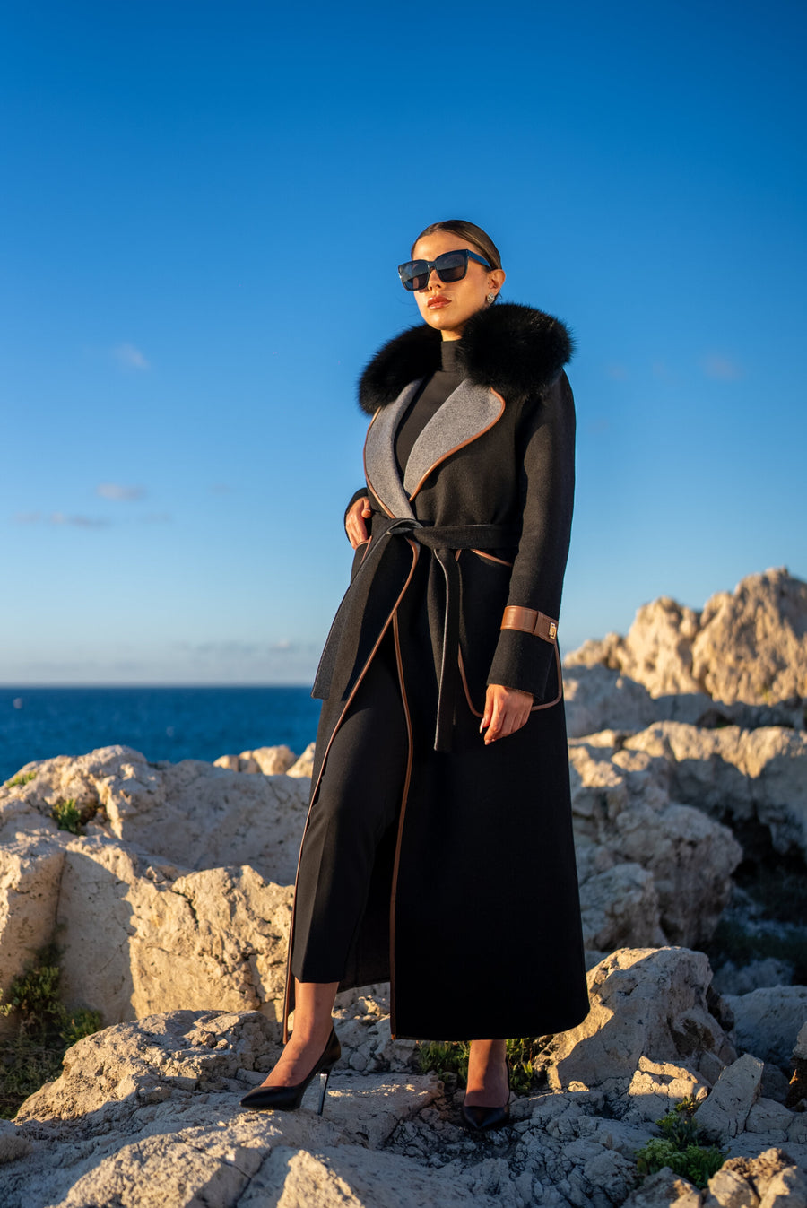 Elegant Design with Alpaca Lama Wool, Fox Fur Collar, and Leather Details -9432-