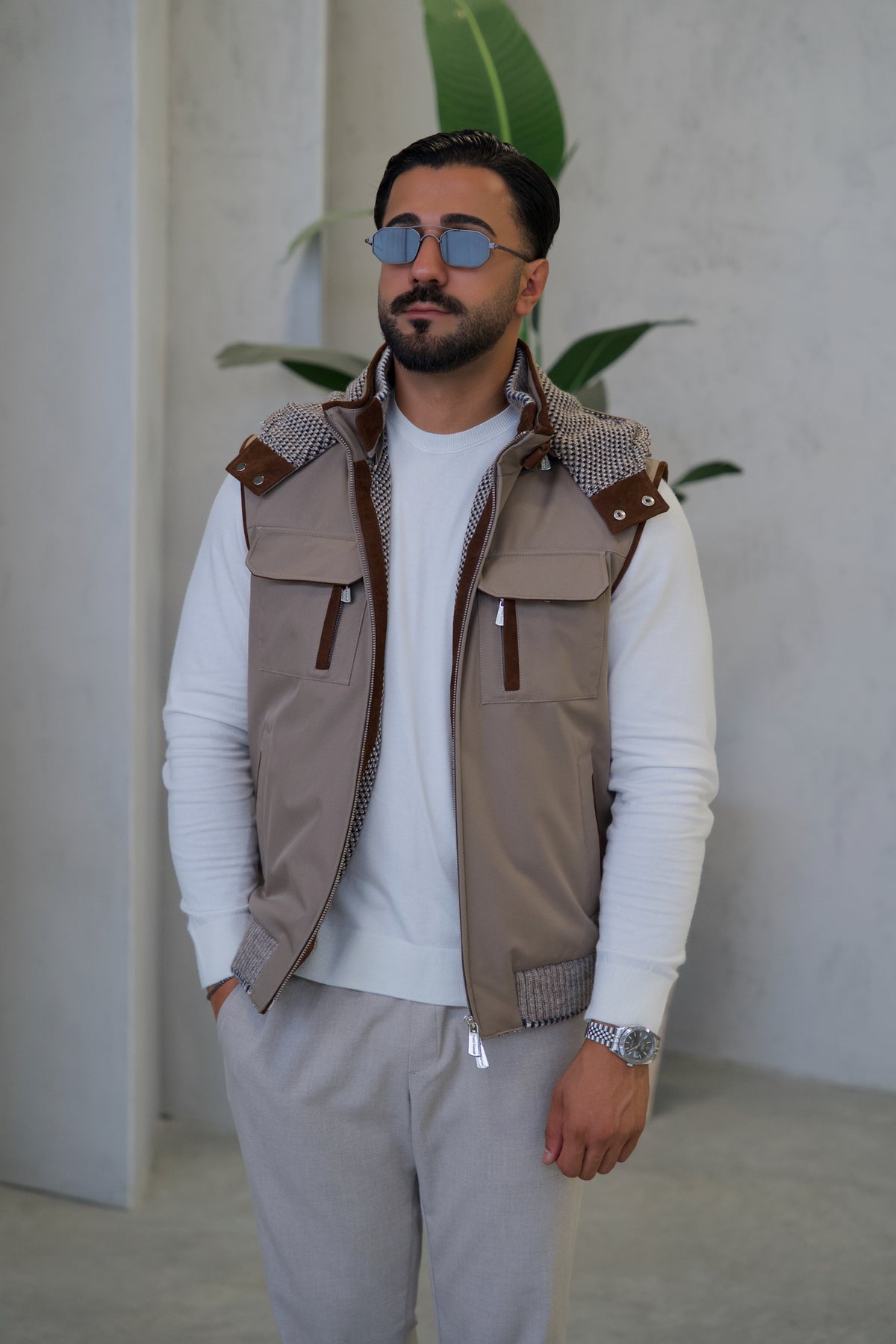 Stylish Men's Vest, Waterproof Fabric and Knitted Inner Lining