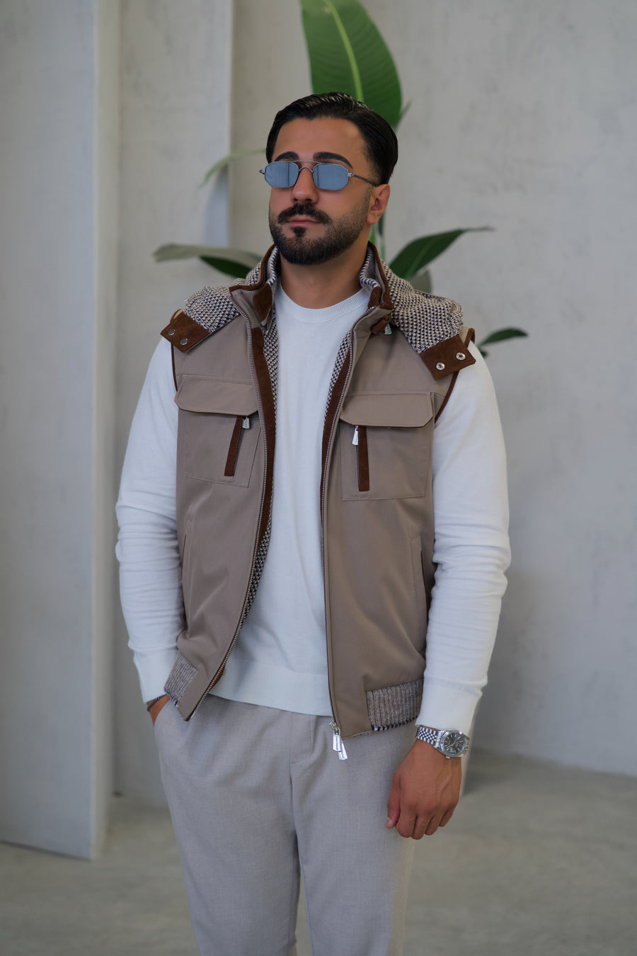 Stylish Men's Vest, Waterproof Fabric and Knitted Inner Lining