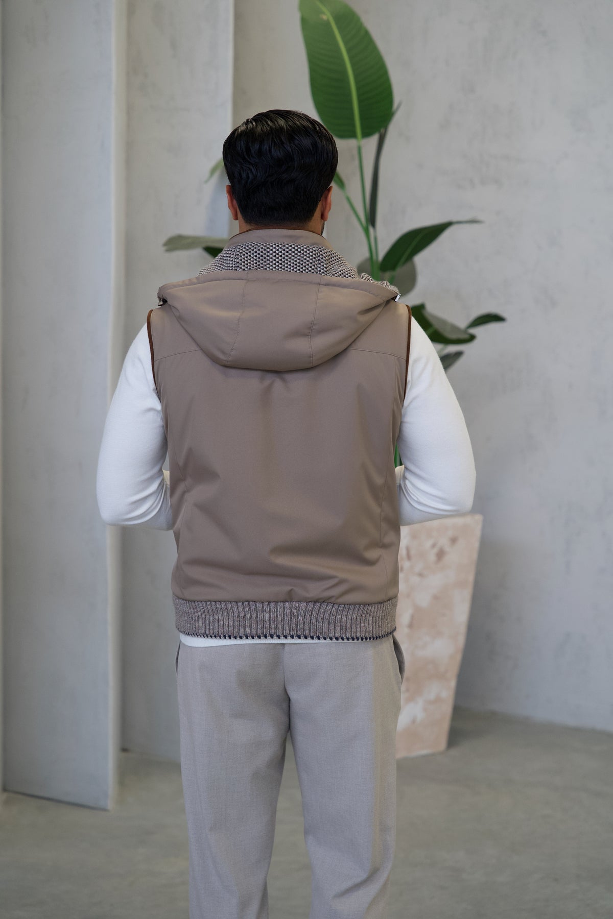 Stylish Men's Vest, Waterproof Fabric and Knitted Inner Lining