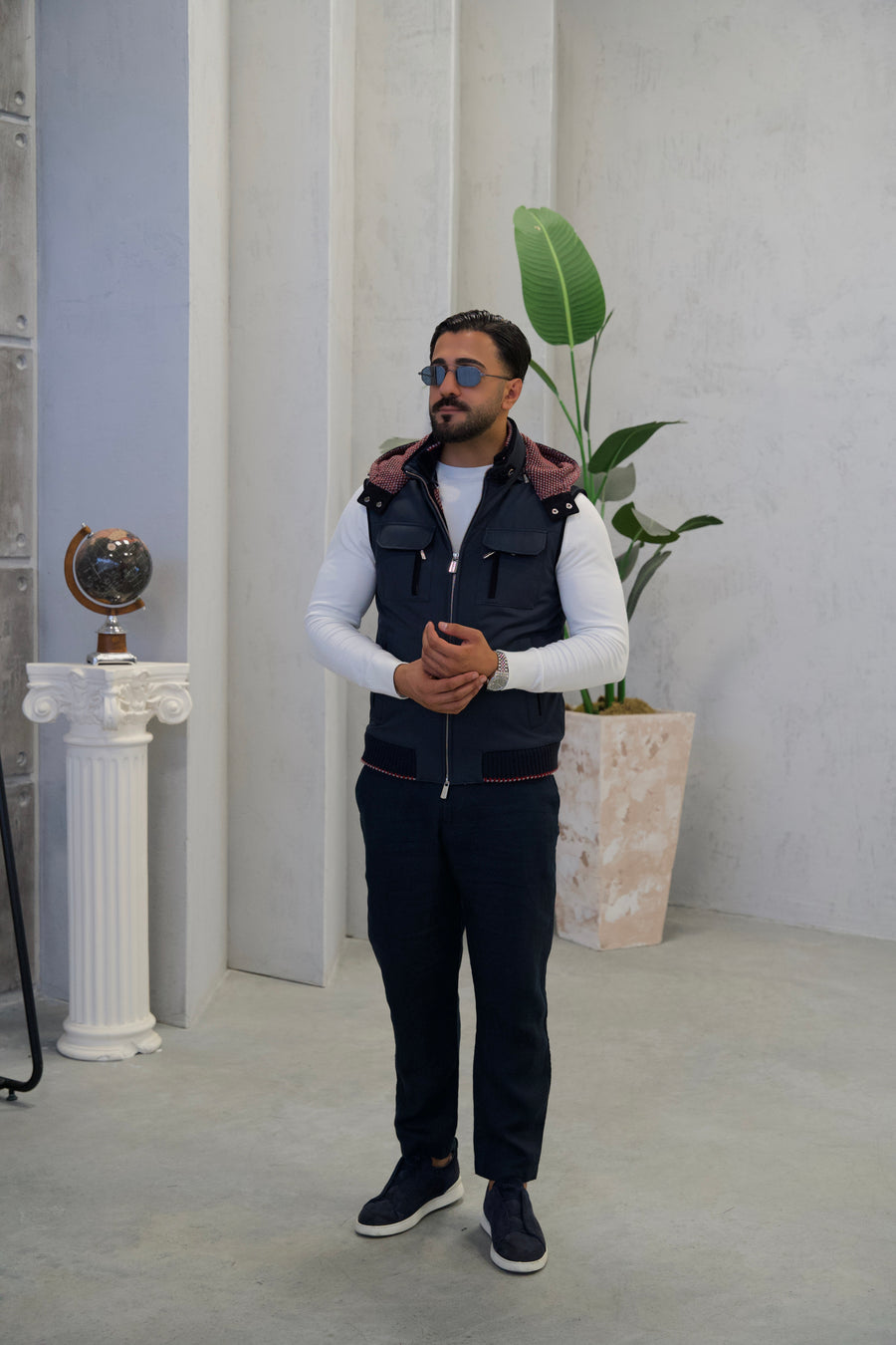 Stylish Men's Vest, Waterproof Fabric and Knitted Inner Lining