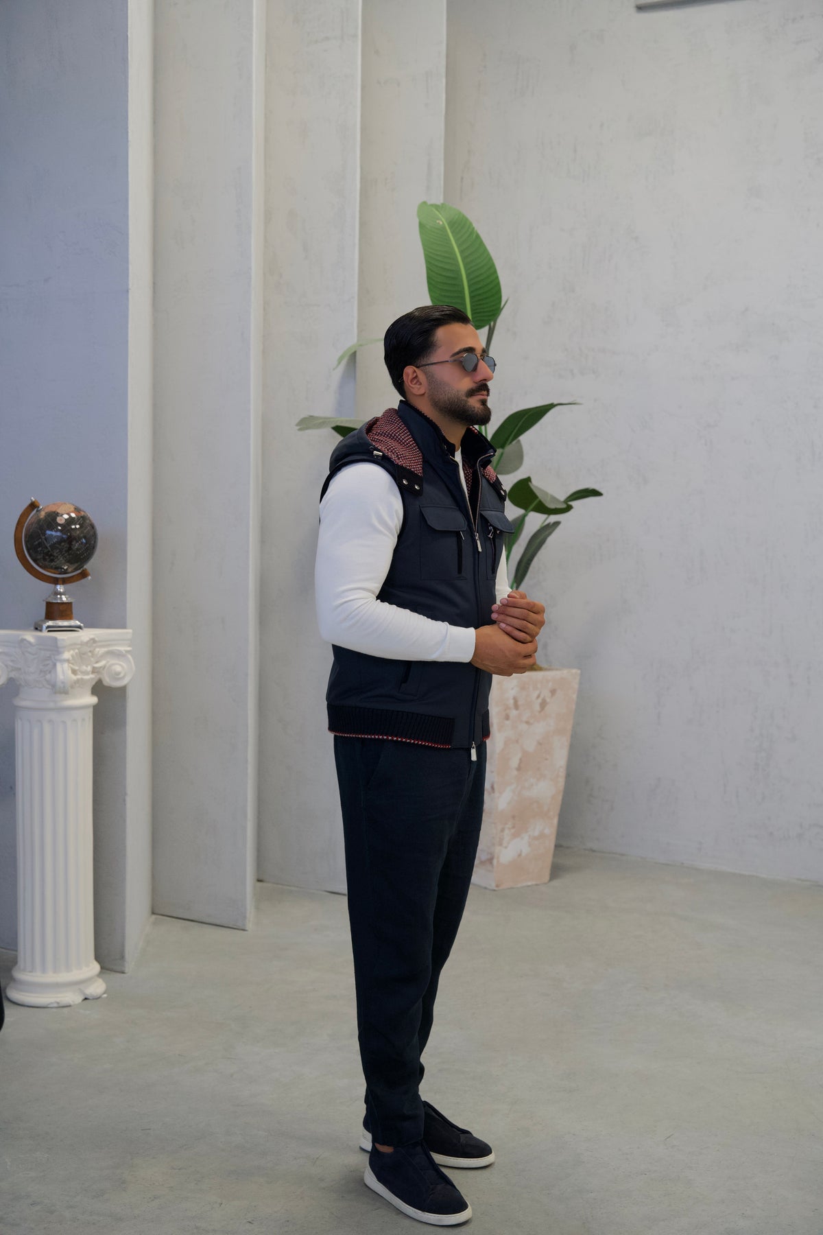Stylish Men's Vest, Waterproof Fabric and Knitted Inner Lining
