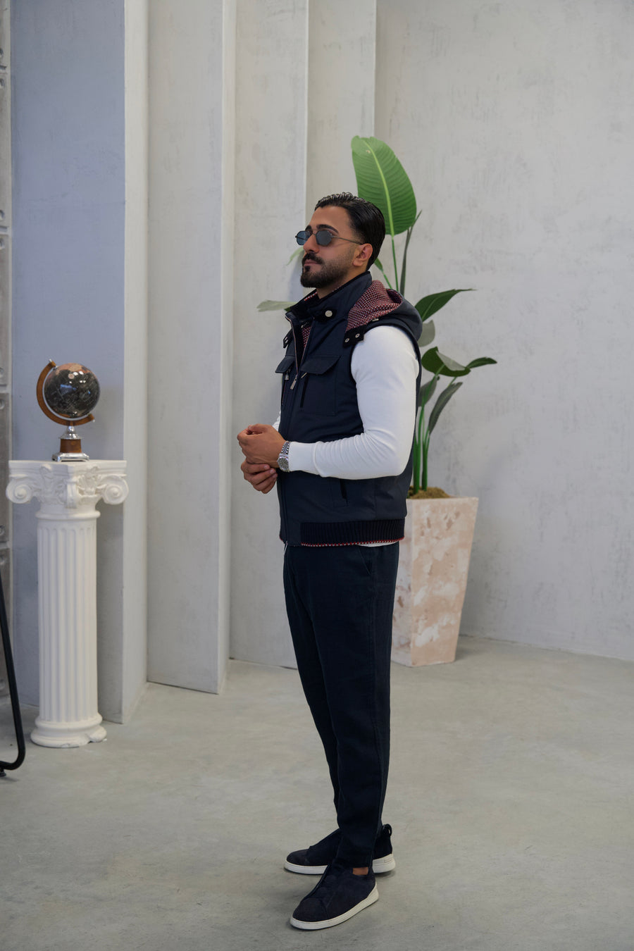 Stylish Men's Vest, Waterproof Fabric and Knitted Inner Lining