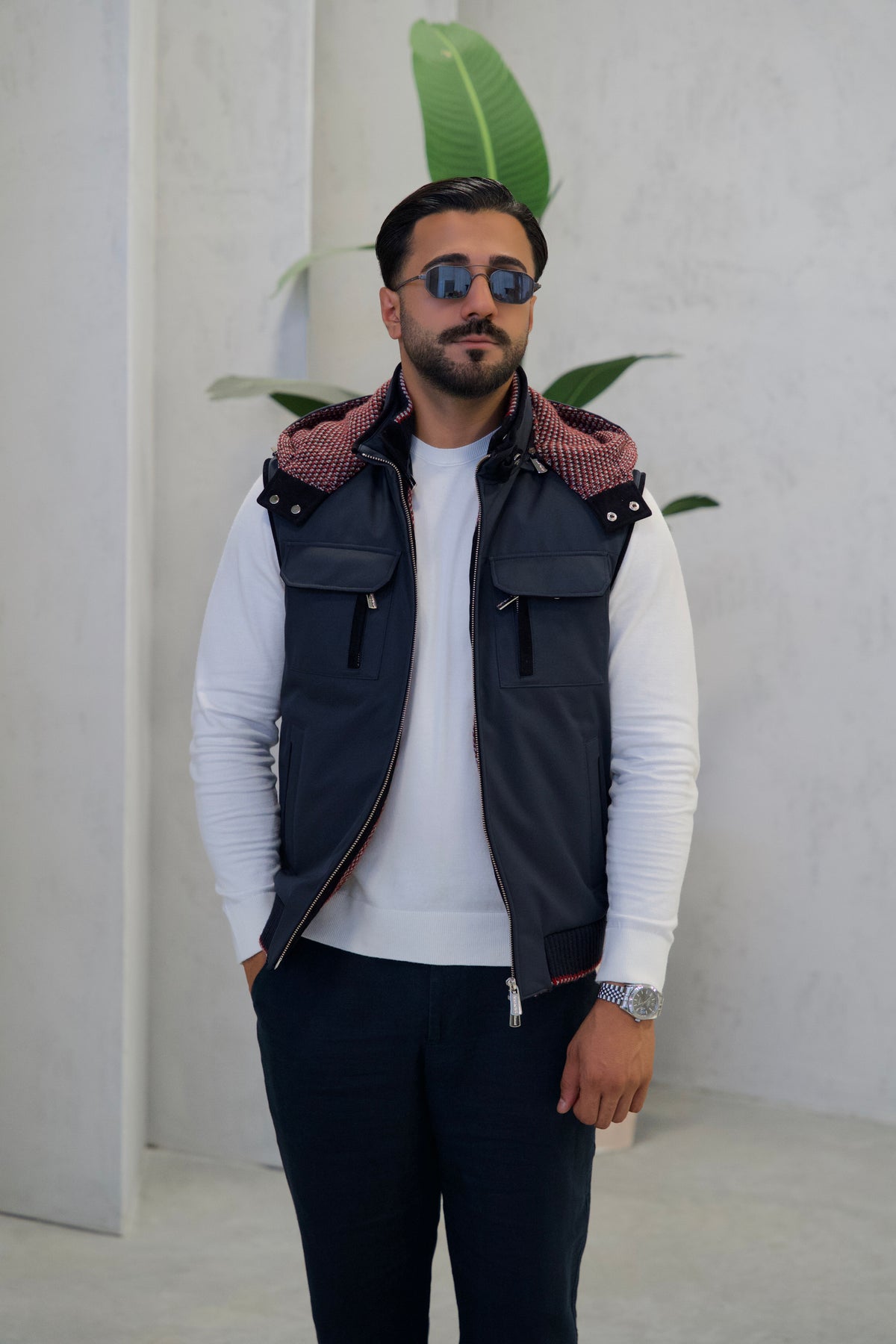 Stylish Men's Vest, Waterproof Fabric and Knitted Inner Lining