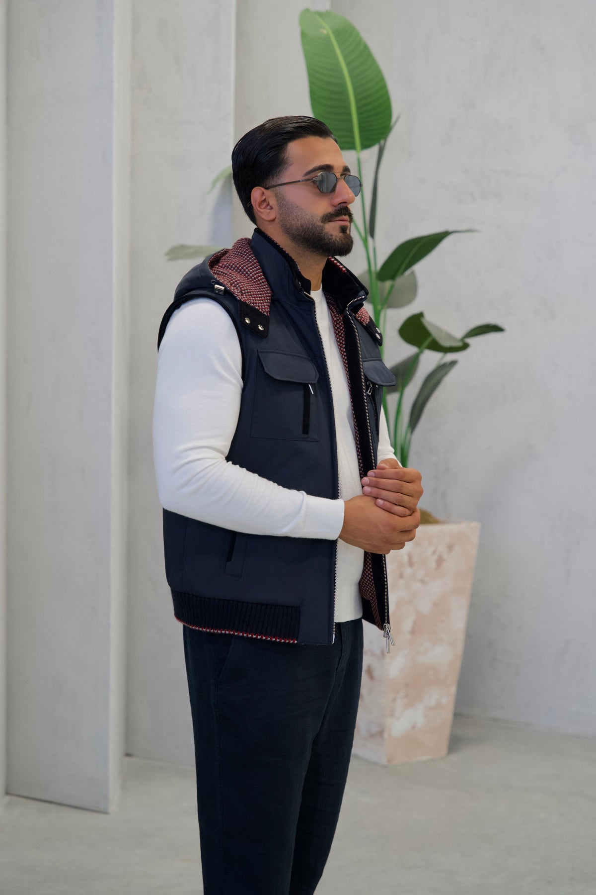 Stylish Men's Vest, Waterproof Fabric and Knitted Inner Lining