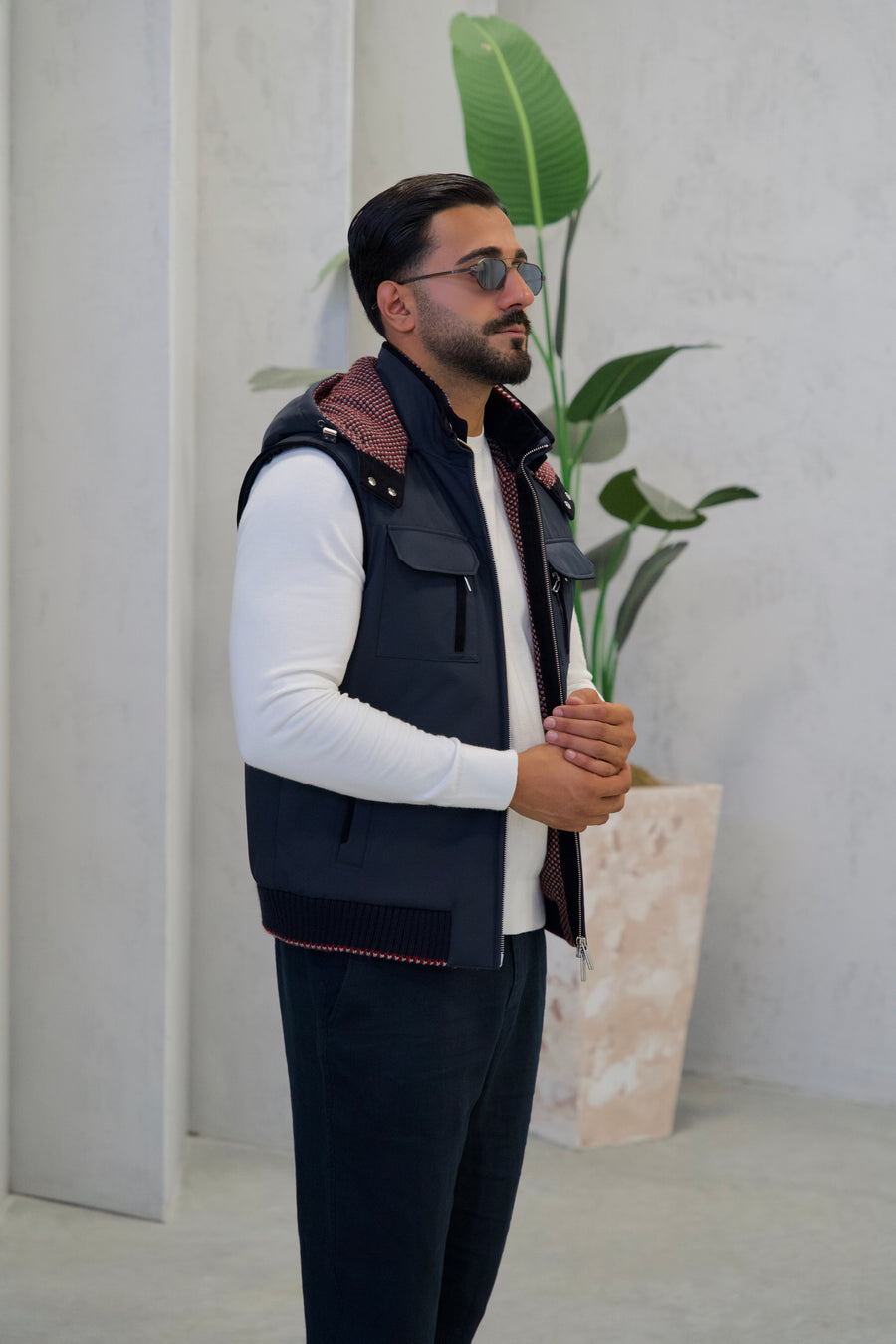 Stylish Men's Vest, Waterproof Fabric and Knitted Inner Lining
