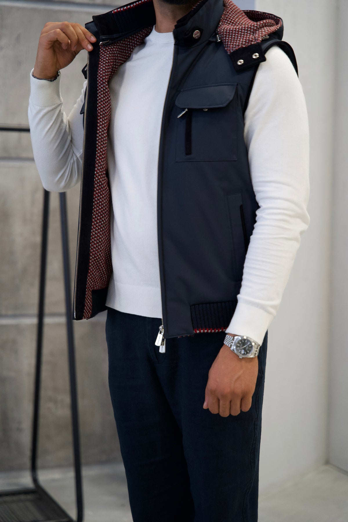 Stylish Men's Vest, Waterproof Fabric and Knitted Inner Lining