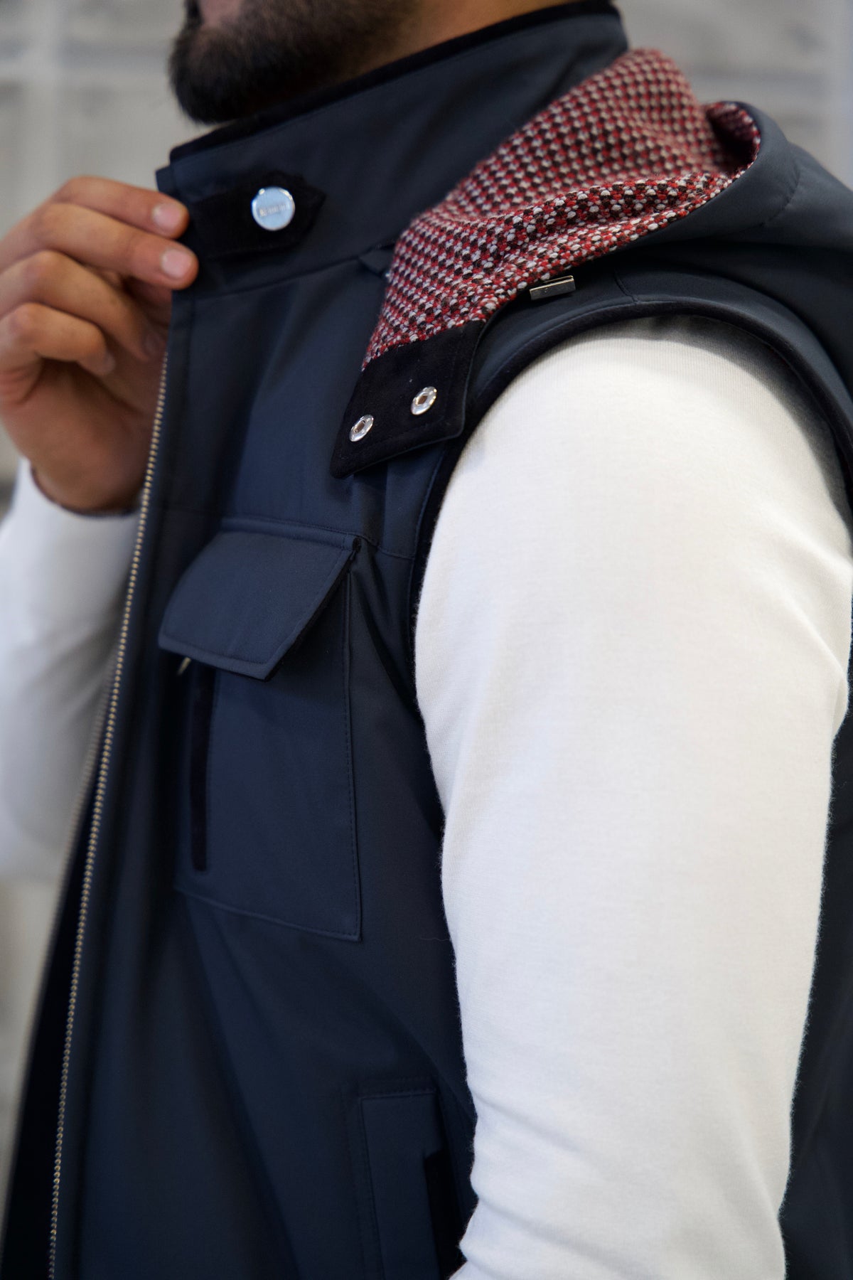 Stylish Men's Vest, Waterproof Fabric and Knitted Inner Lining